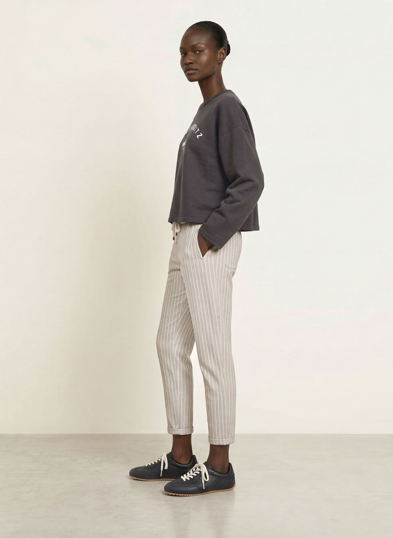 Juvia MARGIE Sweatpants: CREAM / DARK GRAY