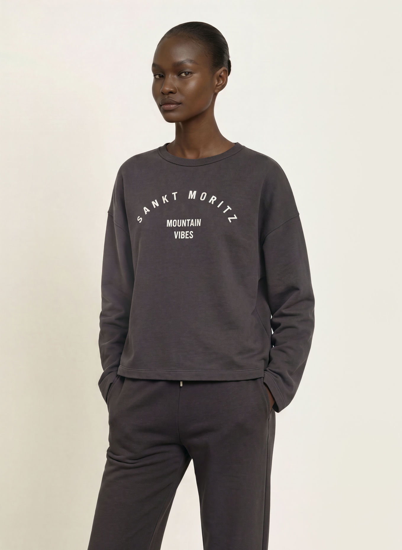 Juvia ARIANNA Sweatshirt: DARK GRAY / WHITE