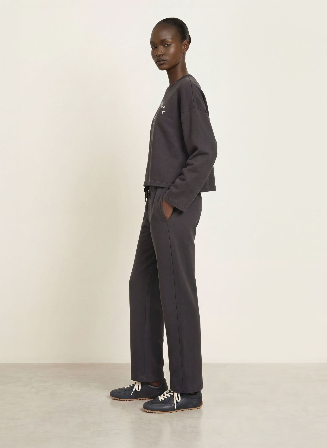Juvia ARIANNA Sweatshirt: DARK GRAY / WHITE