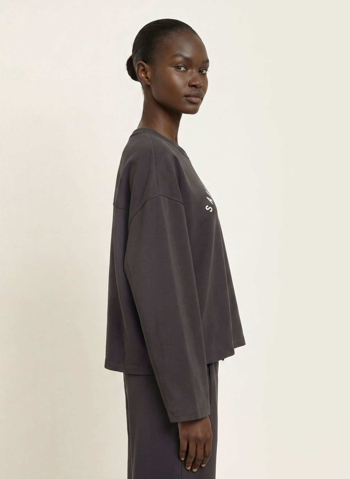 Juvia ARIANNA Sweatshirt: DARK GRAY / WHITE