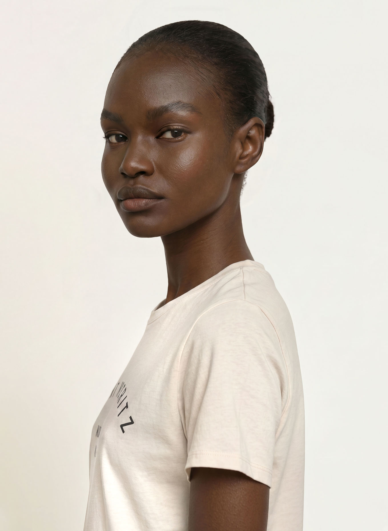 Juvia CHRISTINA T-shirt: ECRU / BLACK