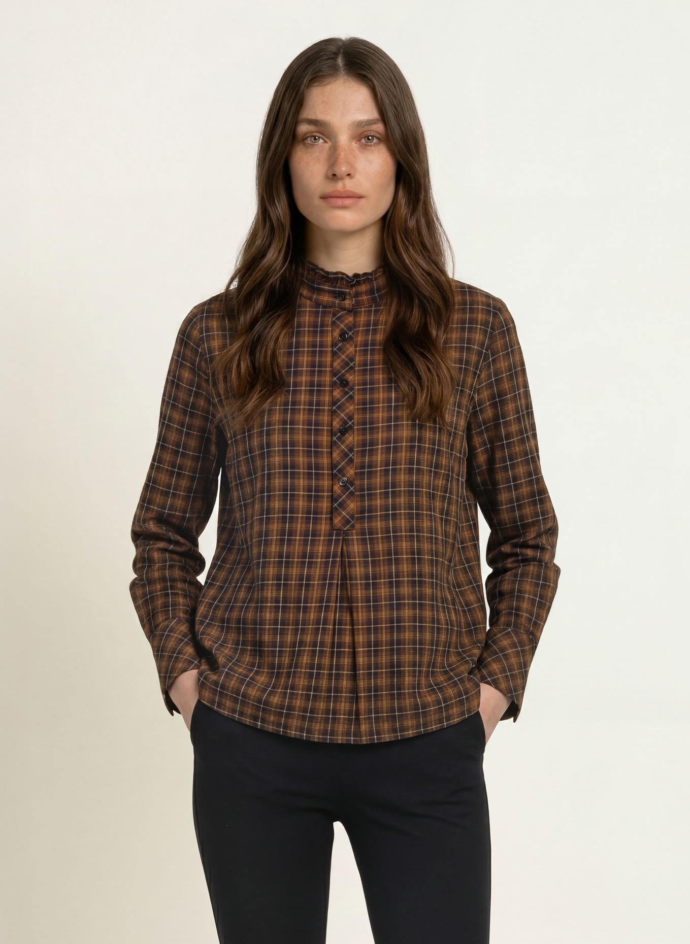 lilienfels Blus med volanger: BRUN / KONJAK / SVART