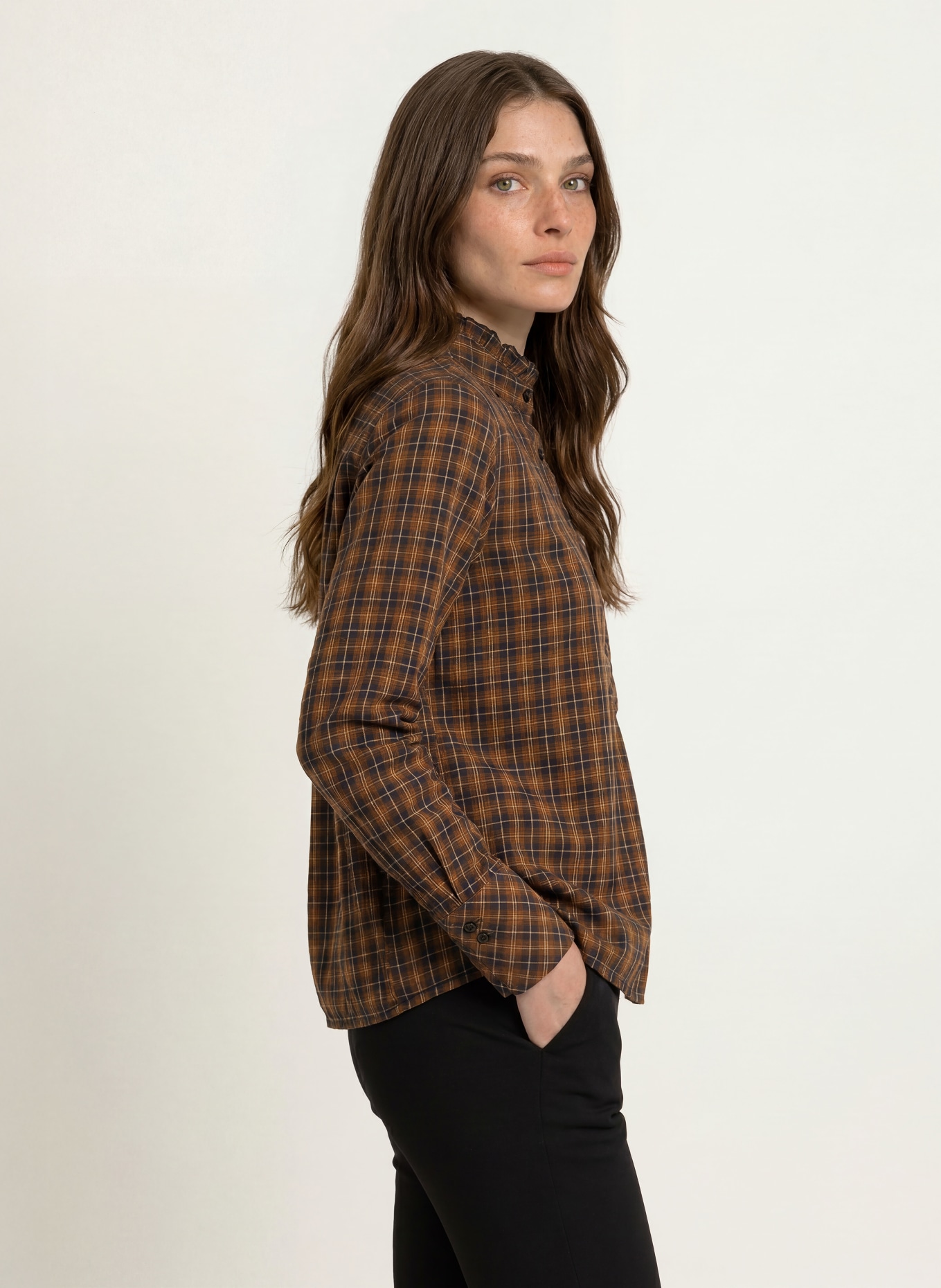 lilienfels Blus med volanger: BRUN / KONJAK / SVART