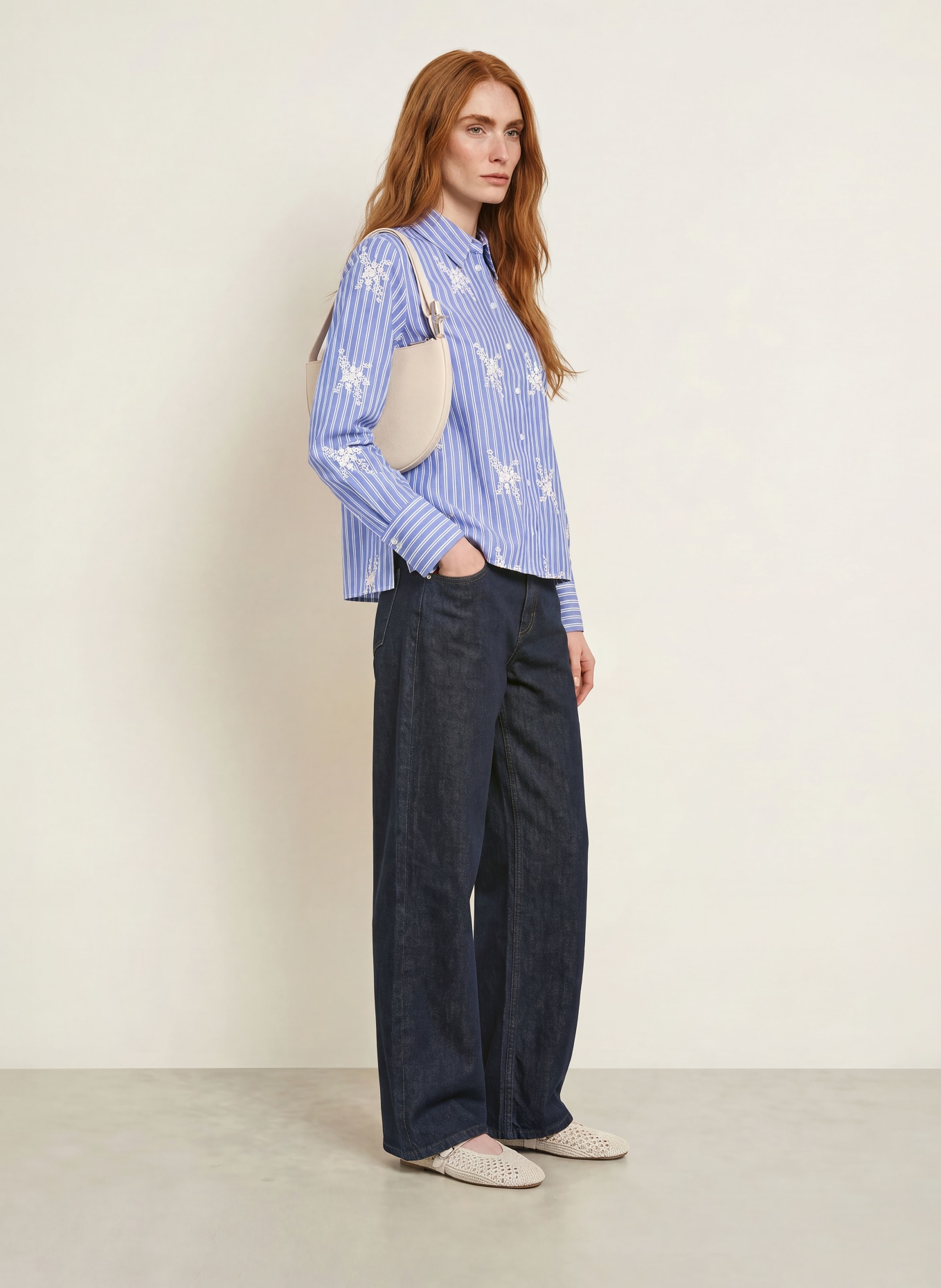 BRAX Hemdbluse VICA mit Lochspitze: BLAU / WEISS