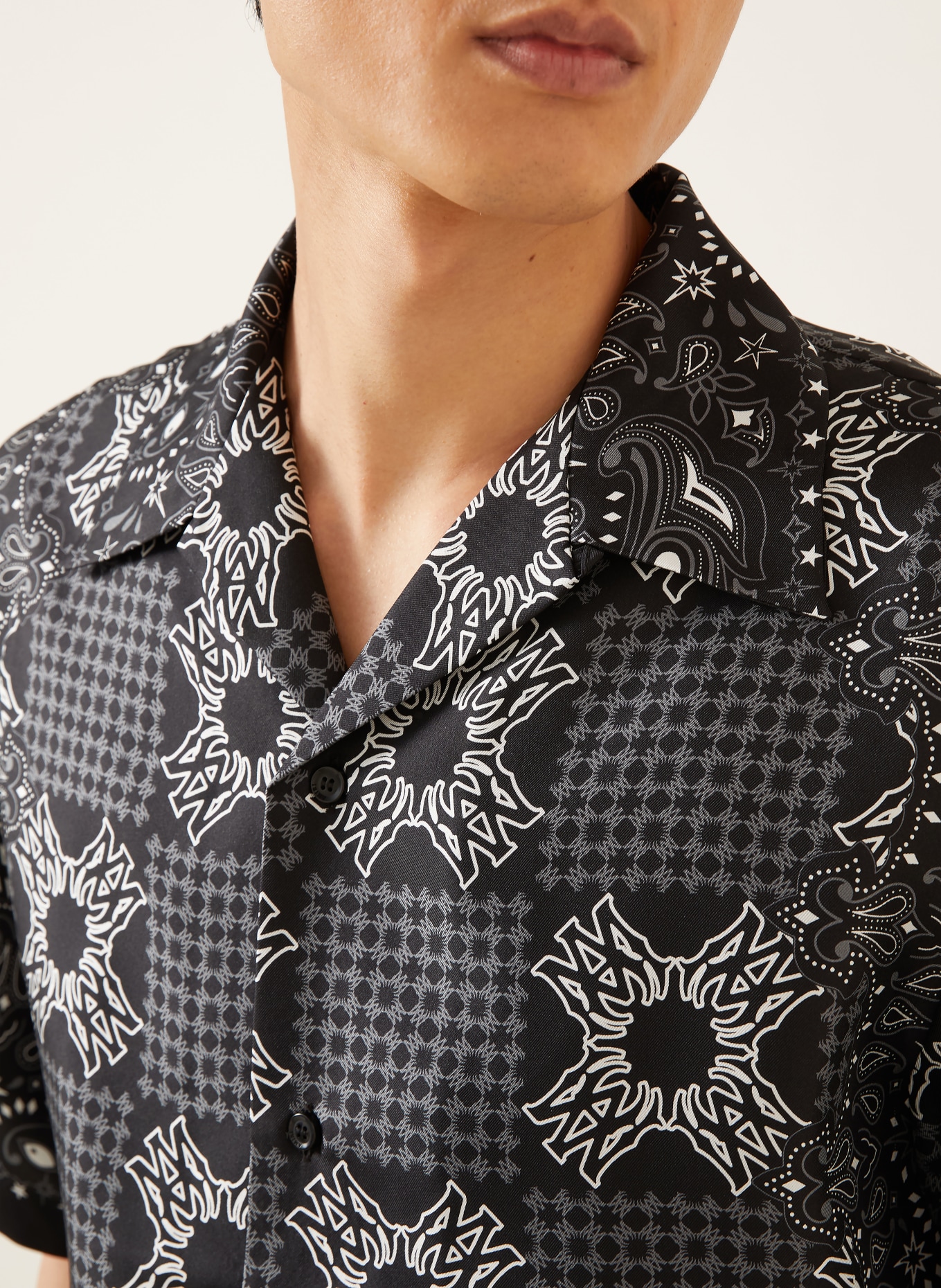 AMIRI Resorthemd Comfort Fit aus Seide: SCHWARZ / GRAU / WEISS