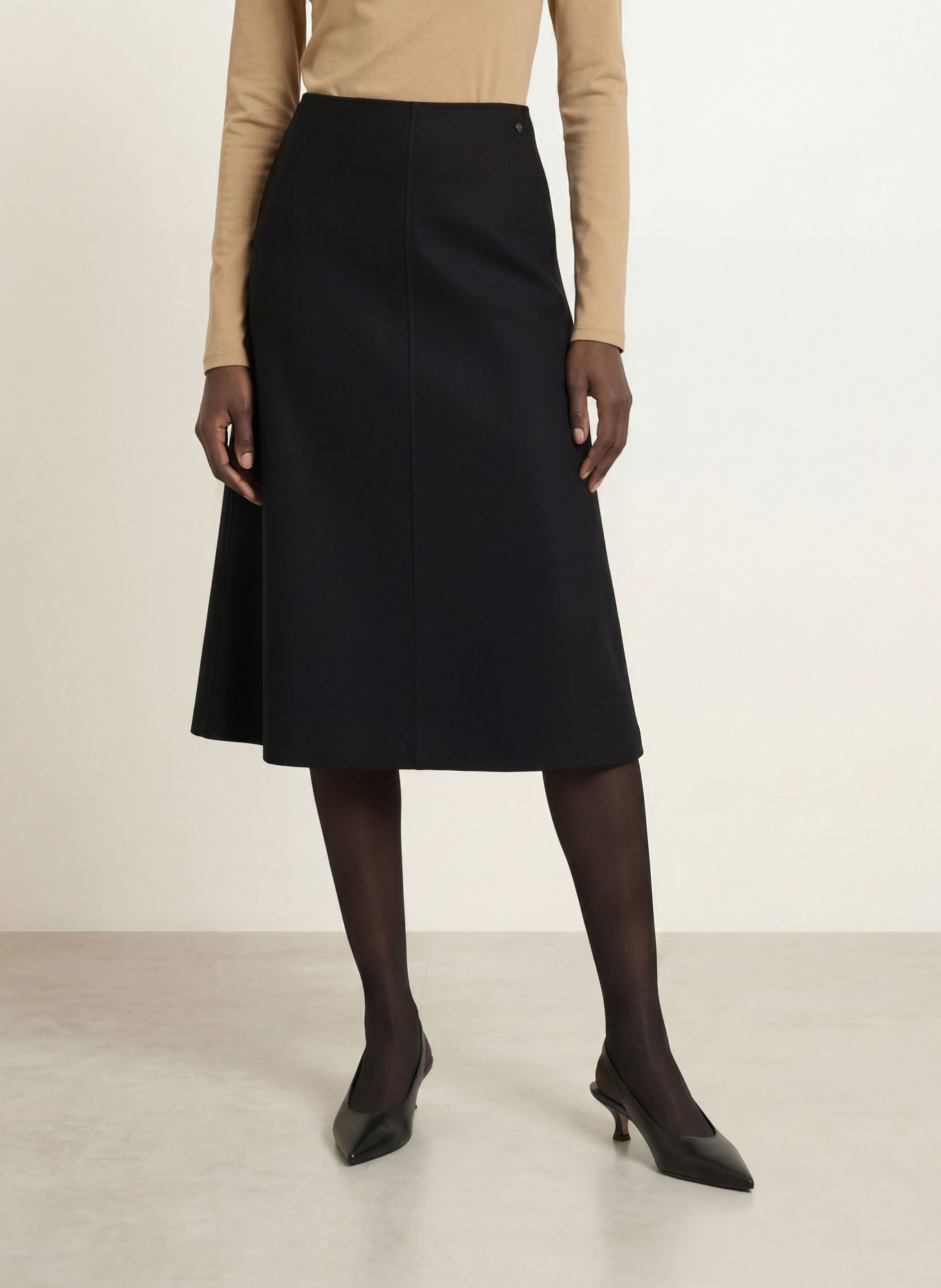 MARC CAIN Rok: 900 black new