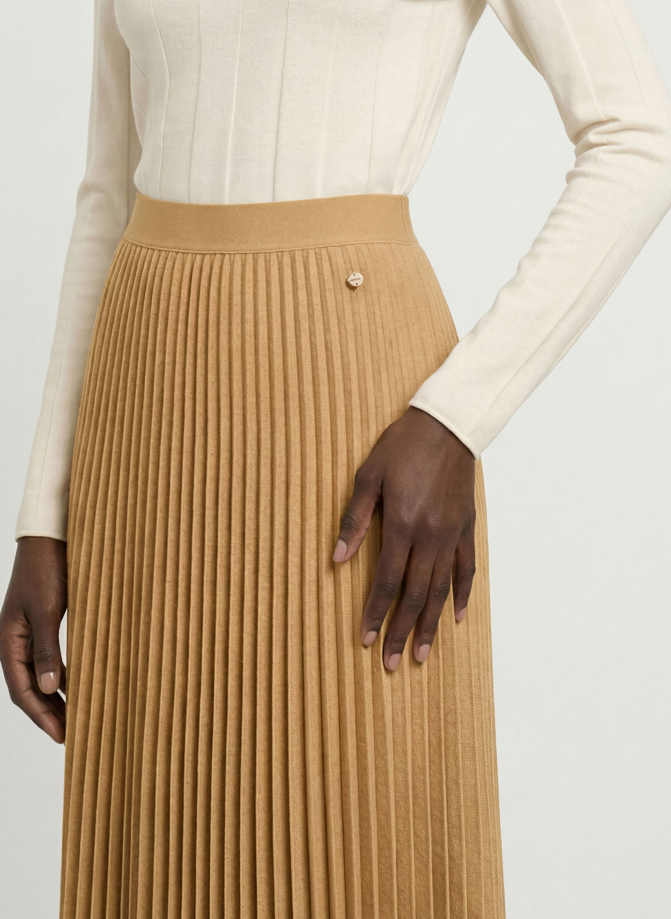 MARC CAIN Pleated flannel skirt: 620 tannin