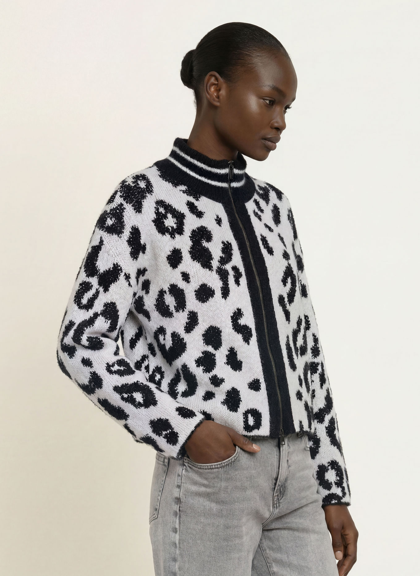 MARC CAIN Strickjacke mit Alpaka: 910 black and white