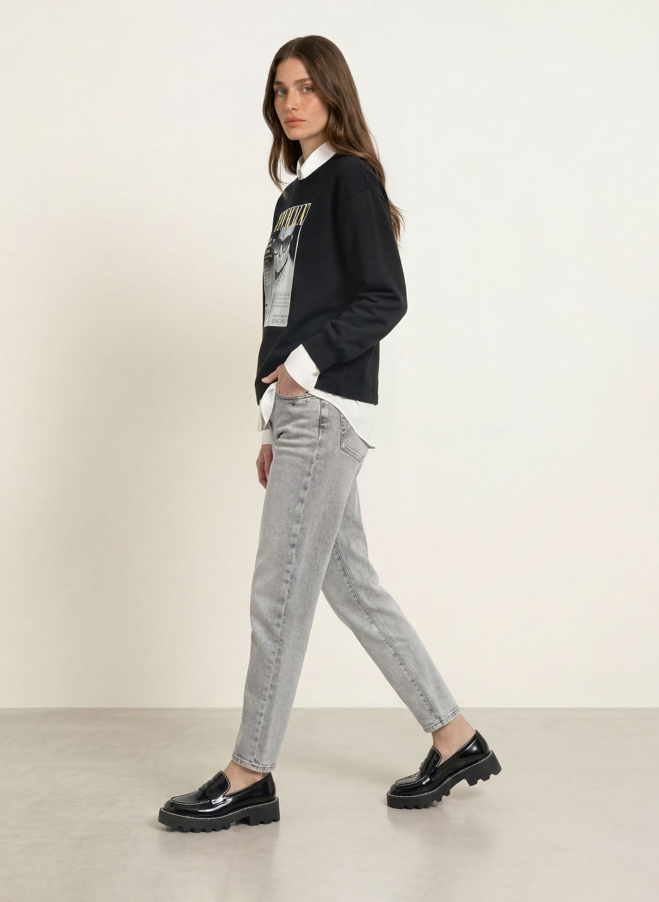 MARC CAIN Sweatshirt with decorative beads: 900 black new