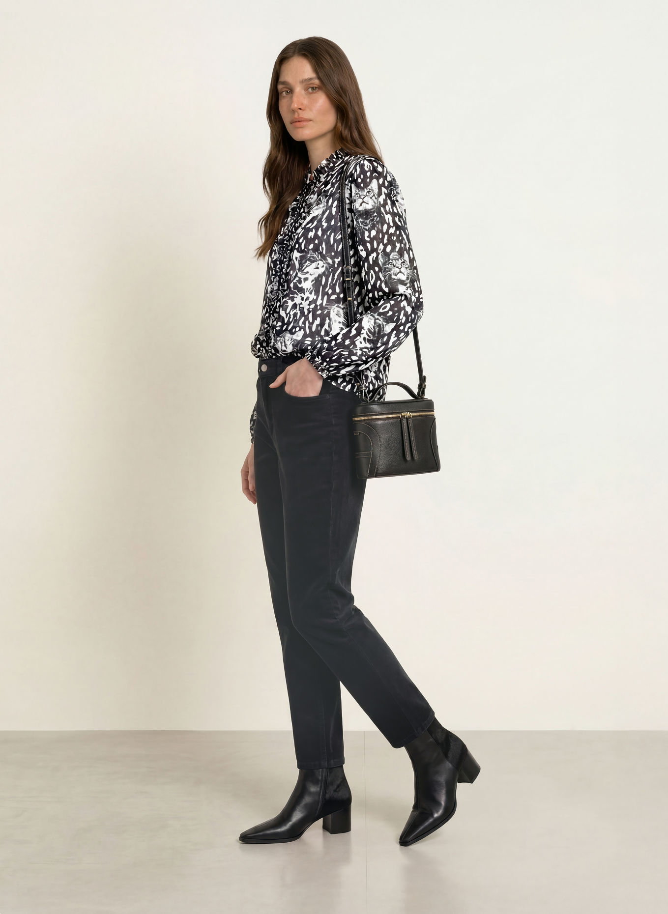MARC CAIN Blusenshirt mit Rüschen: 900 black new