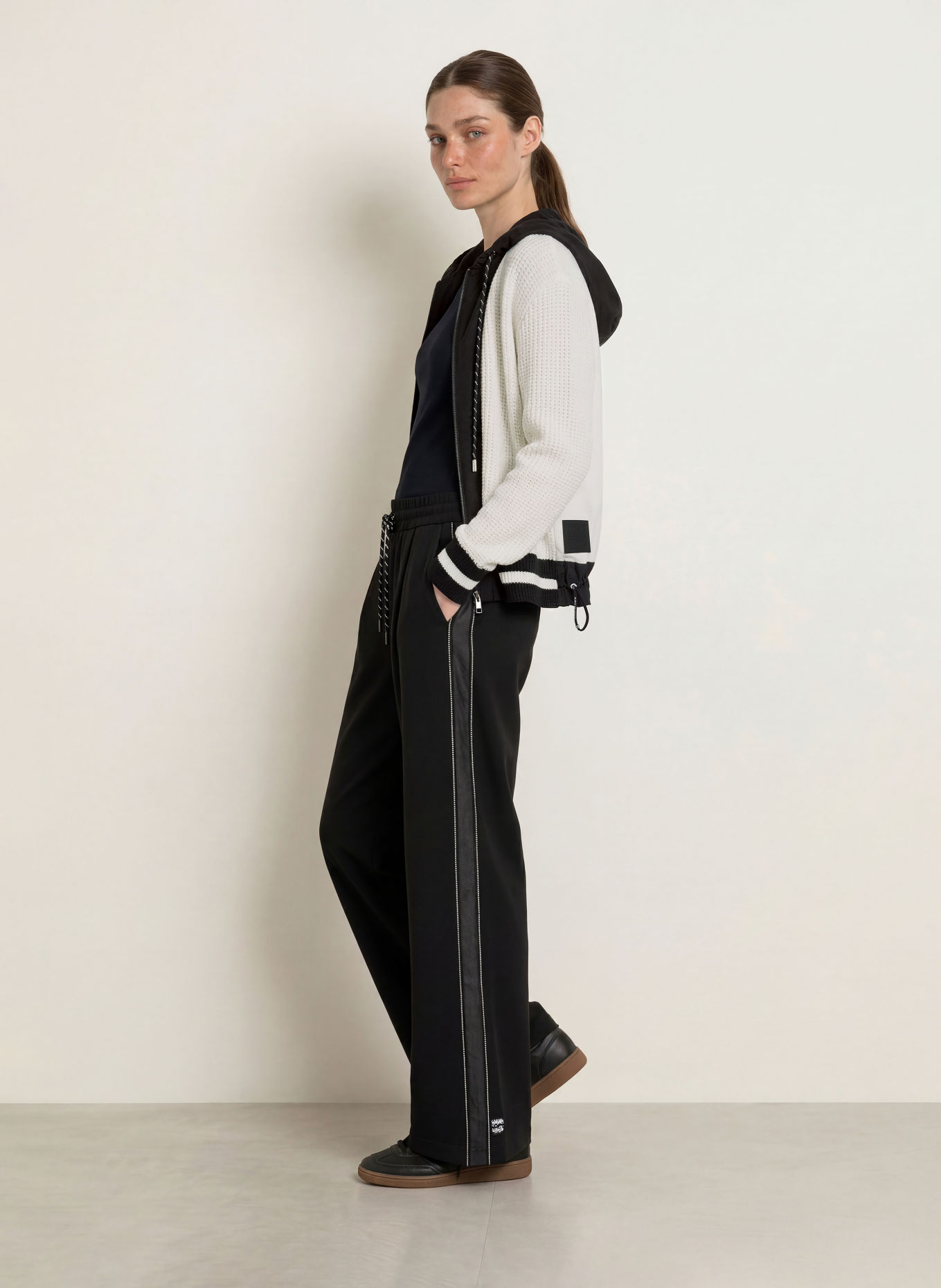 MARC CAIN Vest van verschillende materialen: 190 white and black