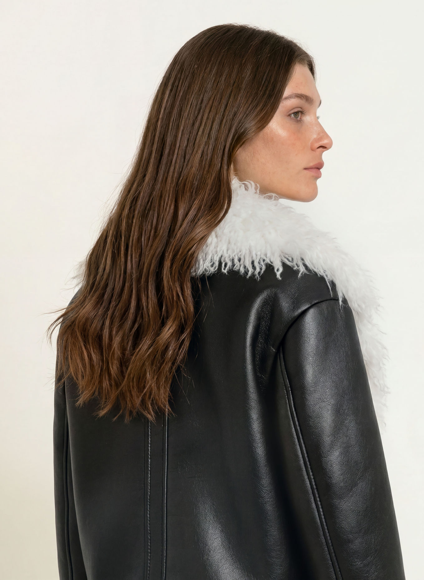 MARC CAIN Veste aspect cuir avec fourrure synthétique: 900 black new
