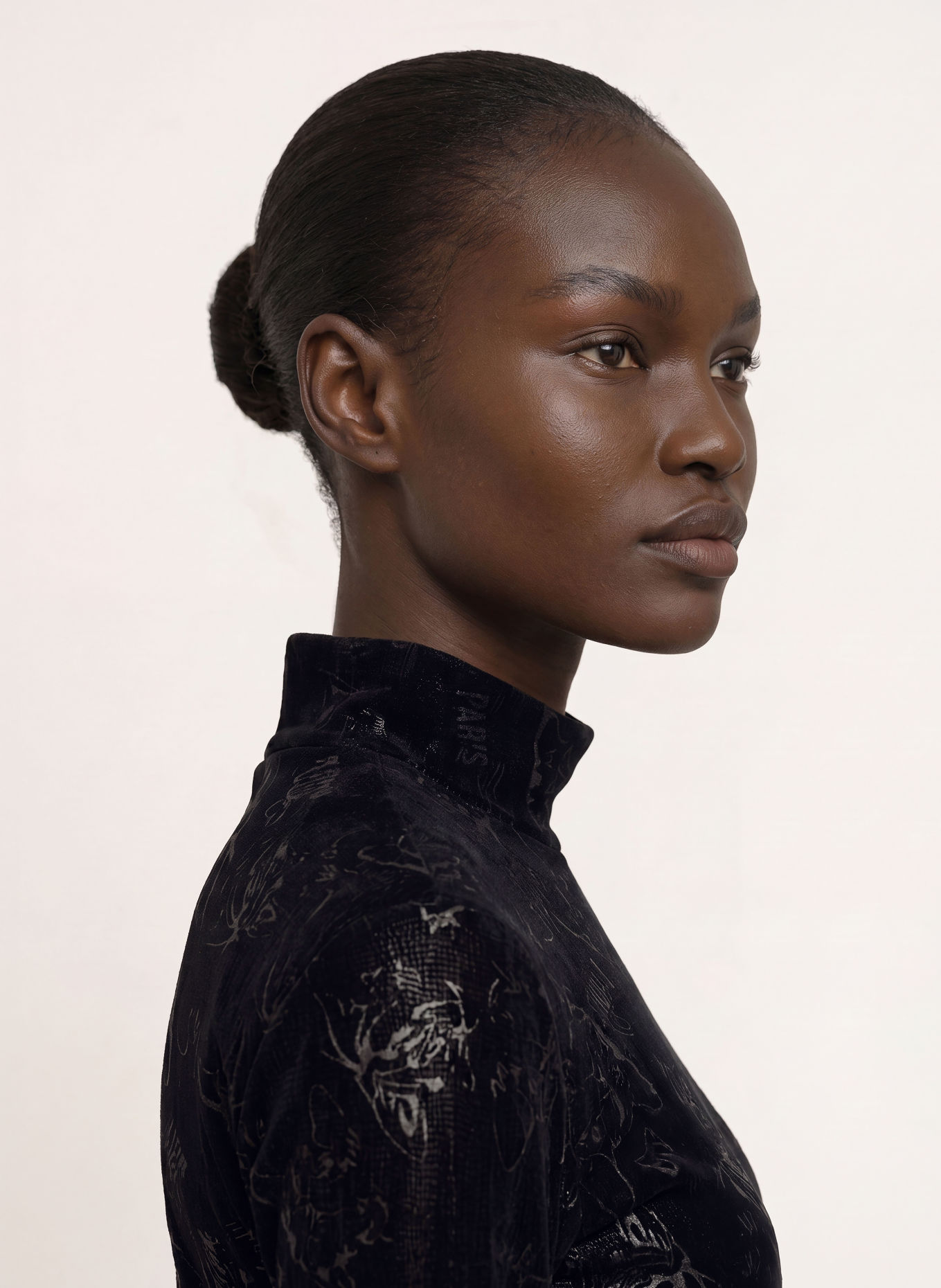 MARC CAIN Haut à manches longues en velours: 900 black new
