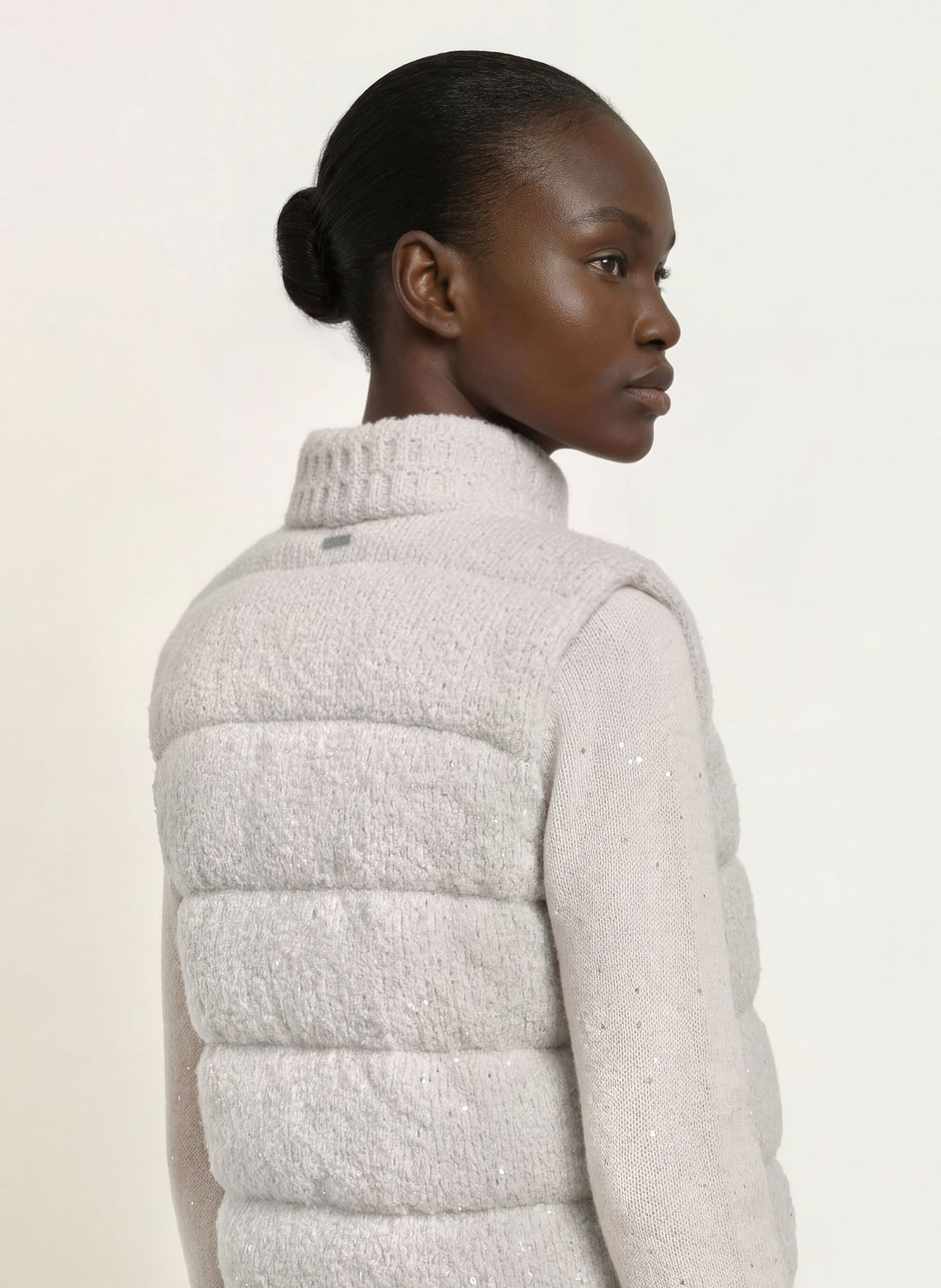 MARC CAIN Gewatteerd vest met pailletten: 802 nimbus cloud