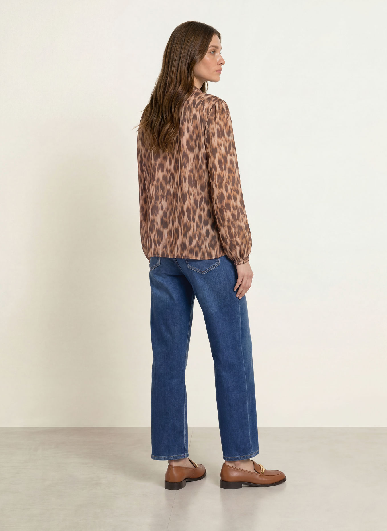 MARC CAIN Bluzka koszulowa z falbankami: 697 seal brown
