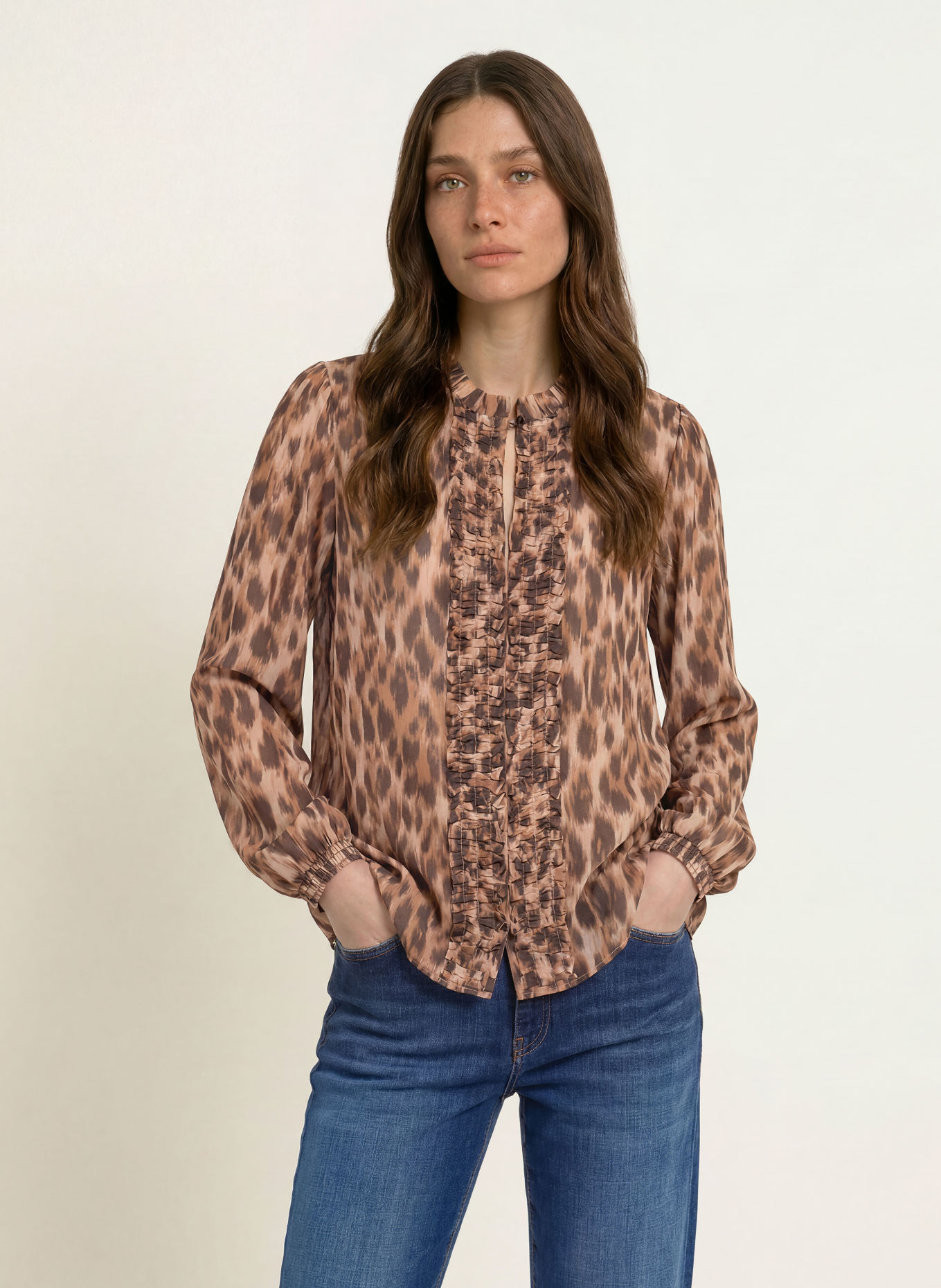 MARC CAIN Bluzka koszulowa z falbankami: 697 seal brown
