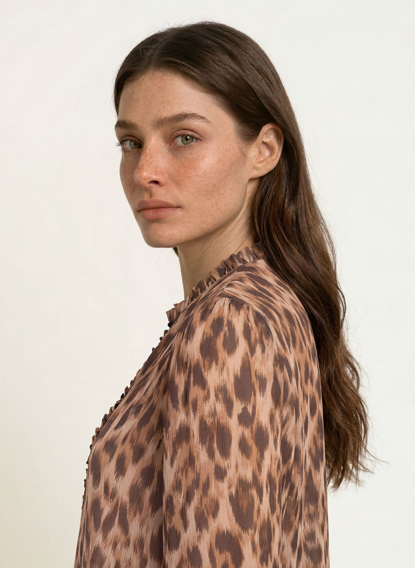 MARC CAIN Bluzka koszulowa z falbankami: 697 seal brown