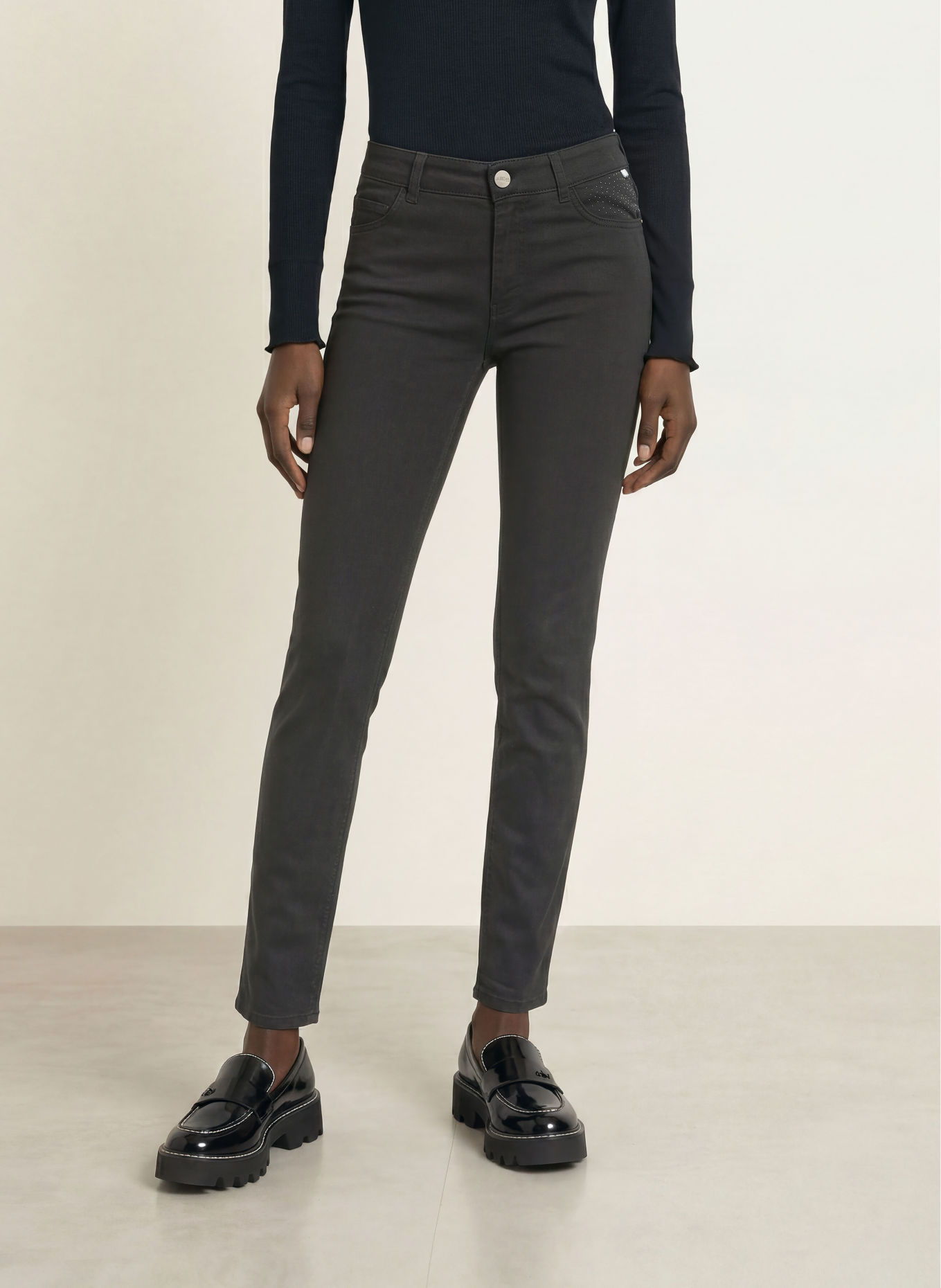MARC CAIN Jean skinny SILEA avec strass: 900 black new