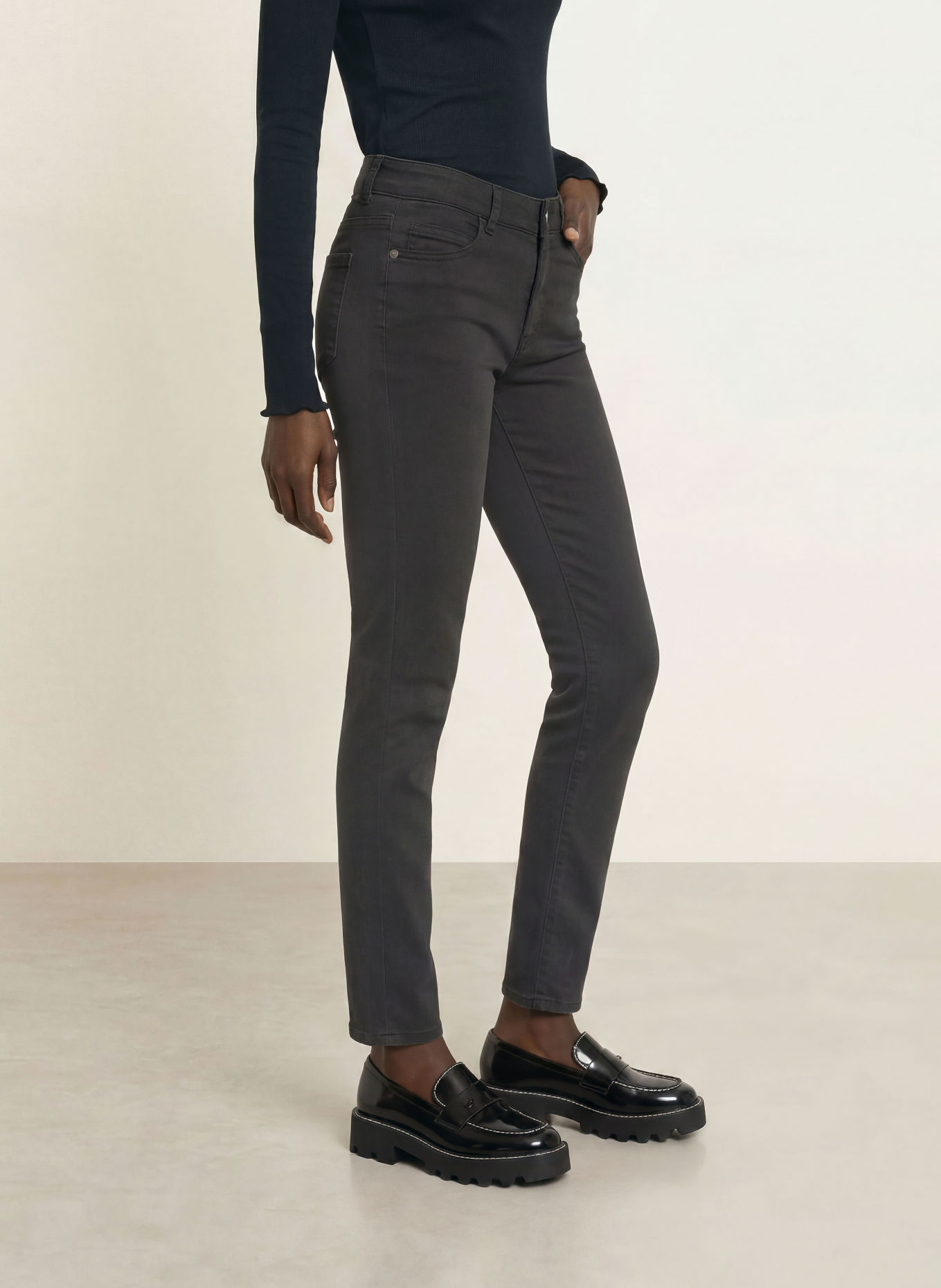 MARC CAIN Jean skinny SILEA avec strass: 900 black new