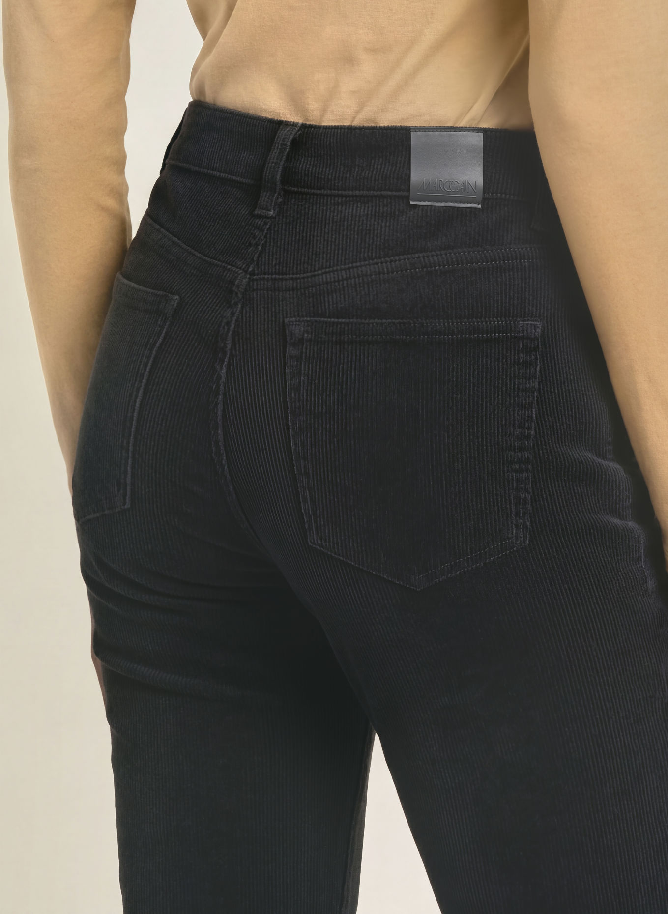MARC CAIN FEURA Cord Pants: 900 black new