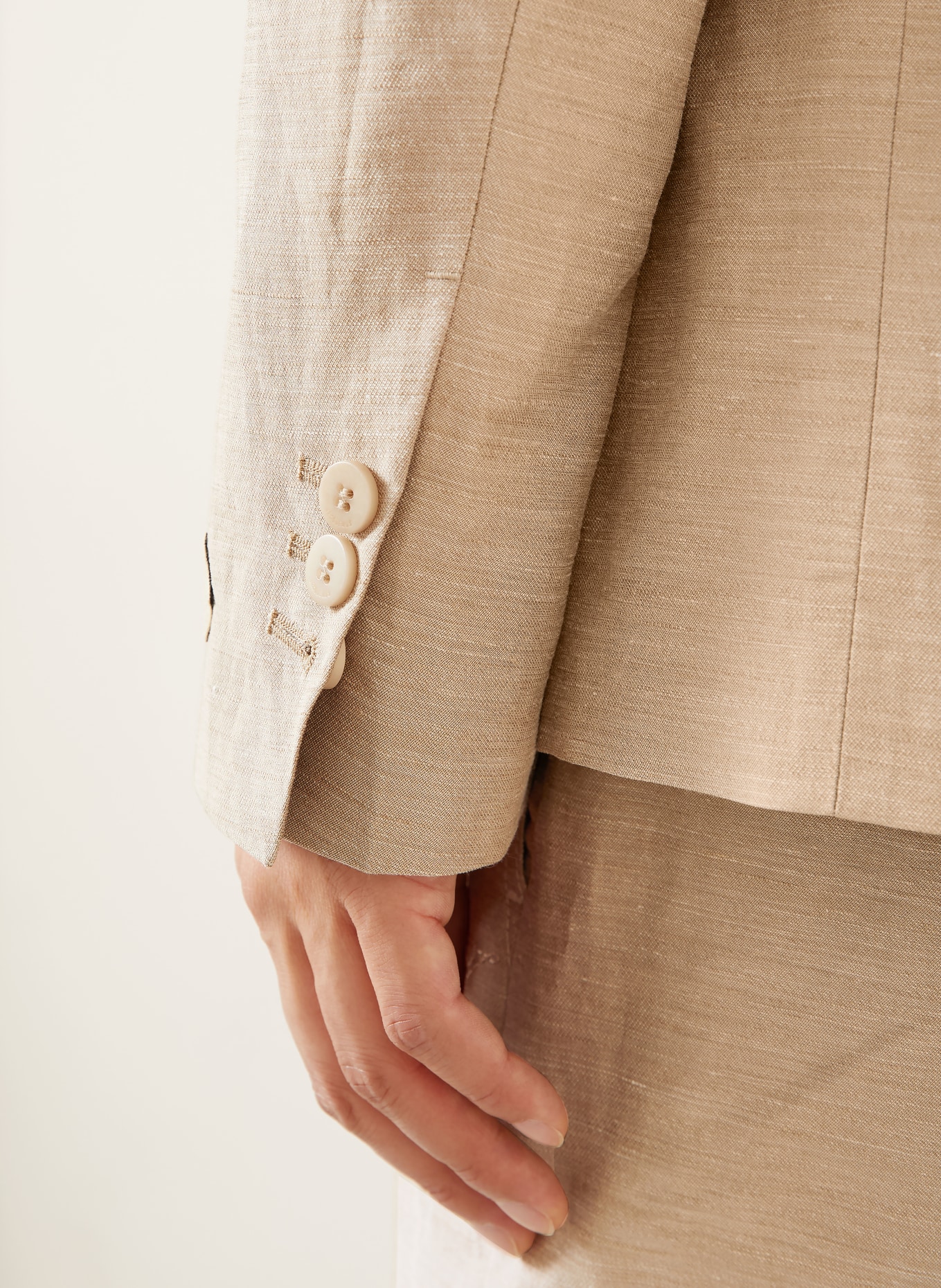 JACQUEMUS Colbert LA VESTE MELO met linnen: 150 BEIGE