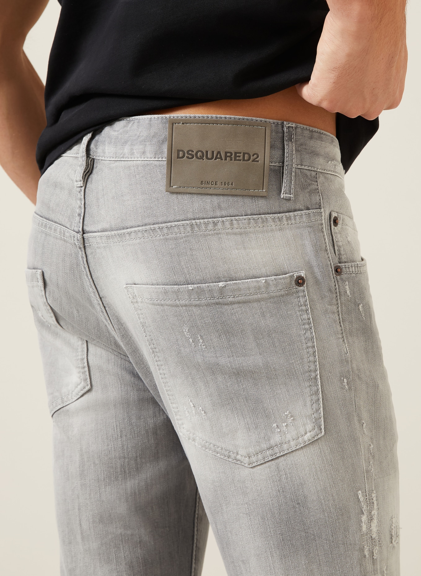 DSQUARED2 Destroyed Jeans SKATER Extra Slim Fit: 852 GREY