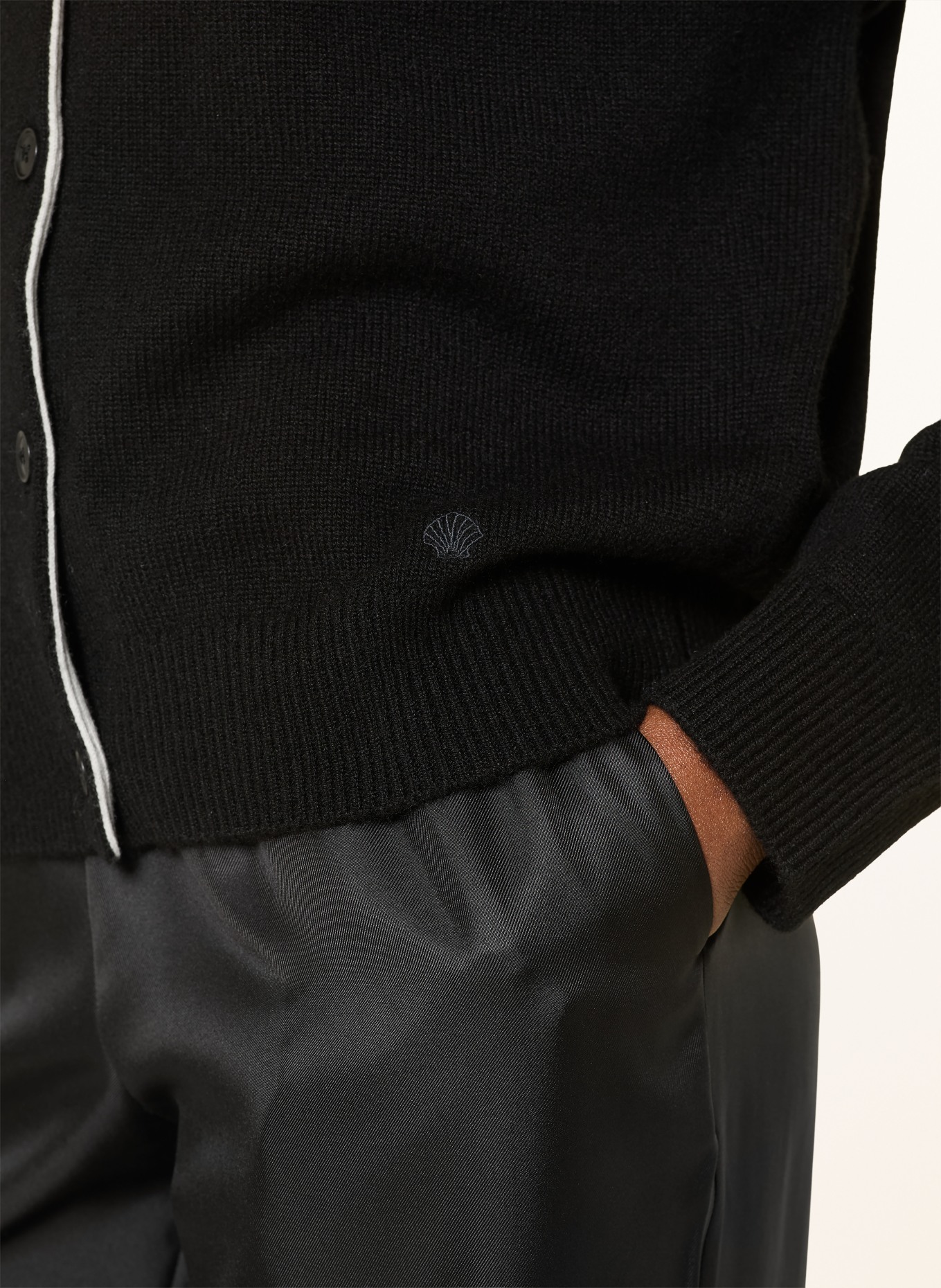 LOULOU DE SAISON NICOLA Cashmere Cardigan: BLACK / WHITE
