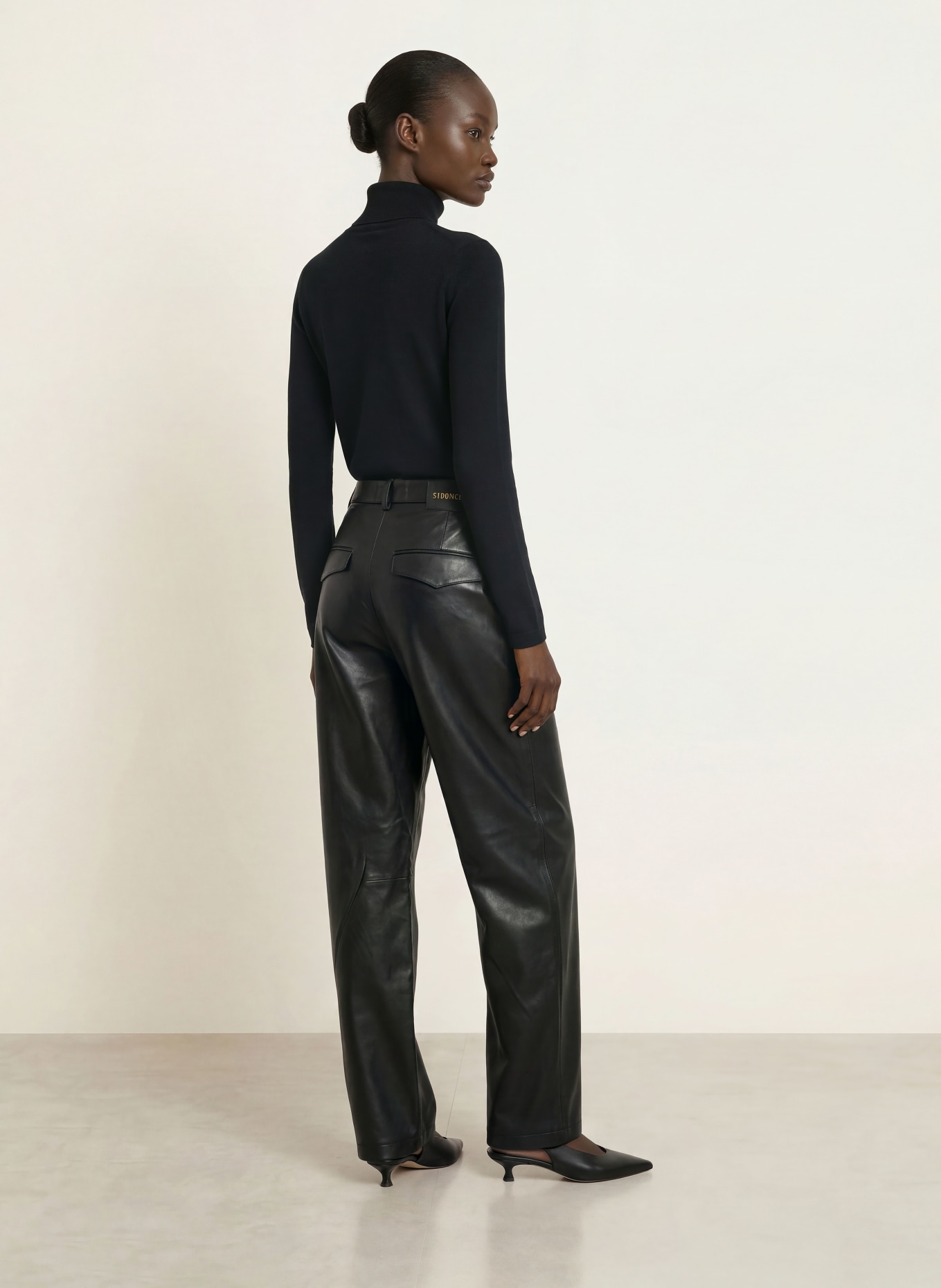 ALLUDE Coltrui met col van kasjmier: ZWART