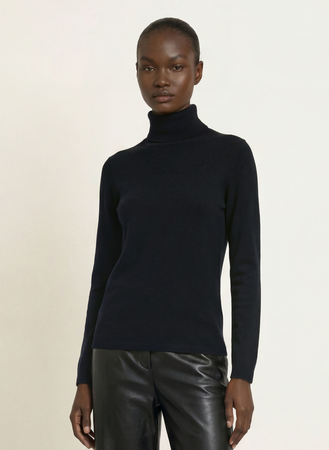 ALLUDE Coltrui met col van kasjmier: ZWART