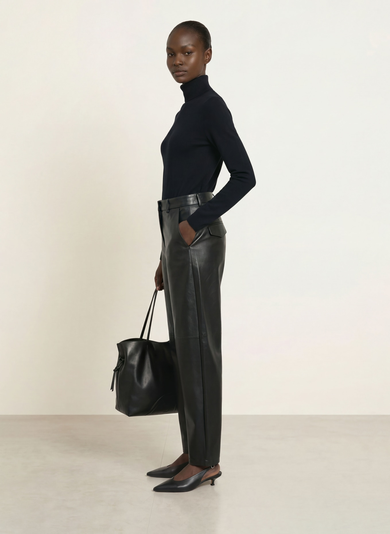 ALLUDE Coltrui met col van kasjmier: ZWART