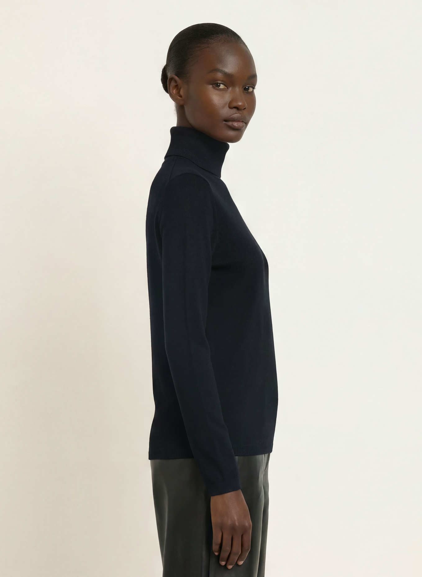 ALLUDE Coltrui met col van kasjmier: ZWART