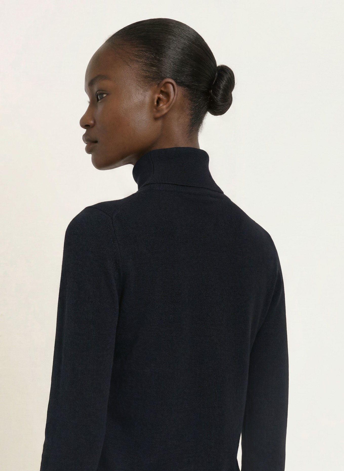 ALLUDE Coltrui met col van kasjmier: ZWART