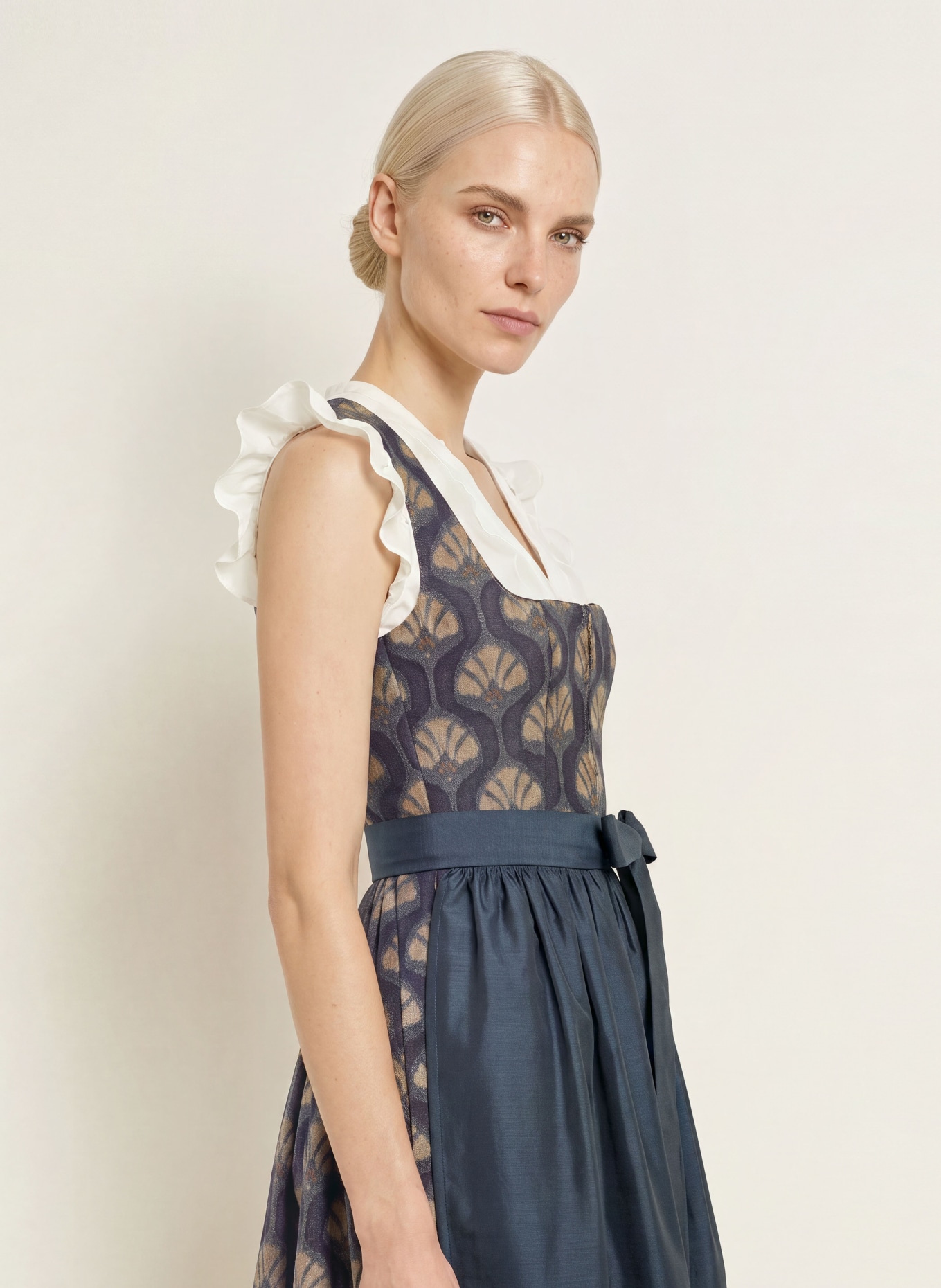 SPORTALM Dirndl TREUBACH: DONKERBLAUW / BEIGE