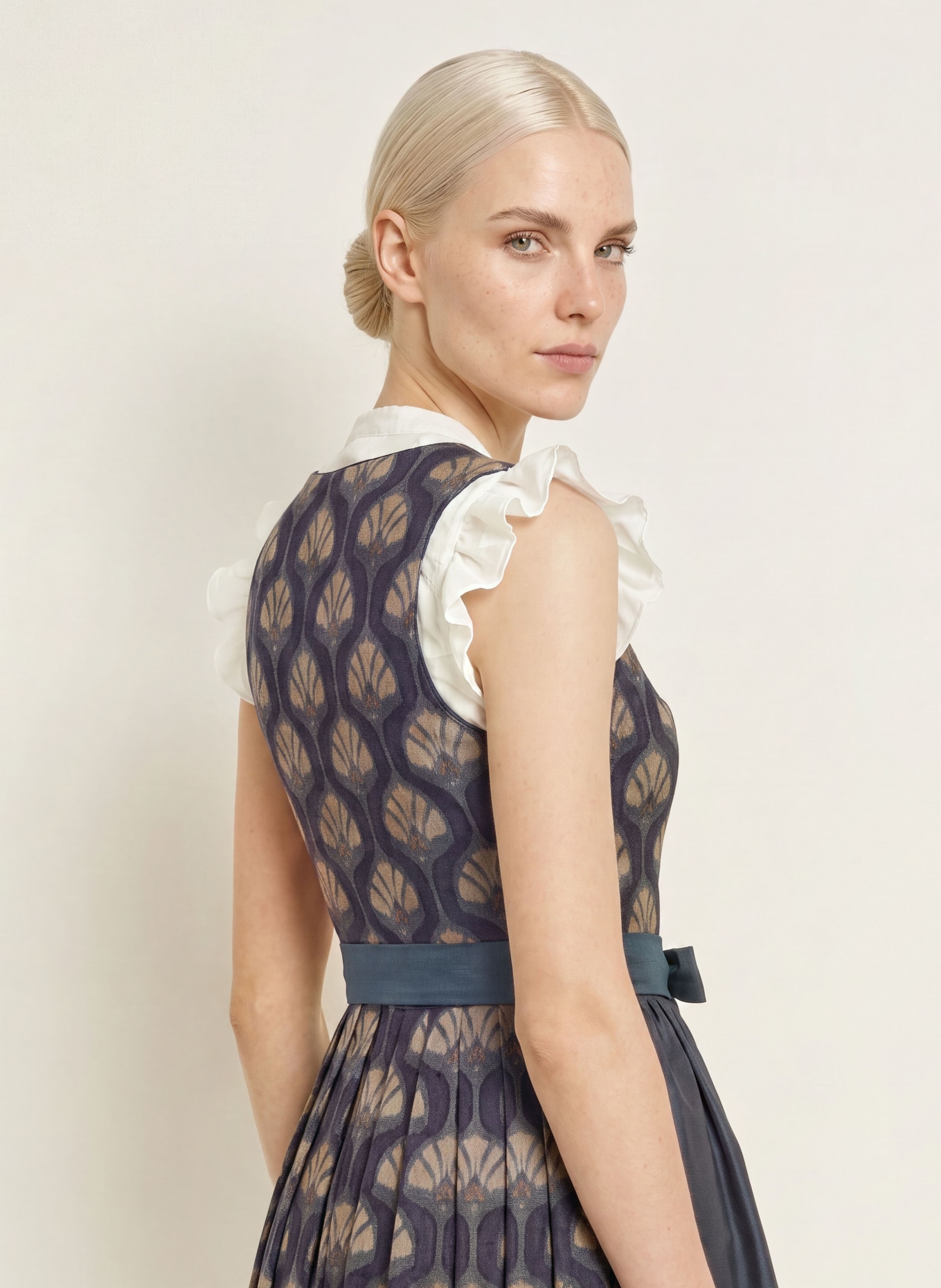 SPORTALM Dirndl TREUBACH: DONKERBLAUW / BEIGE