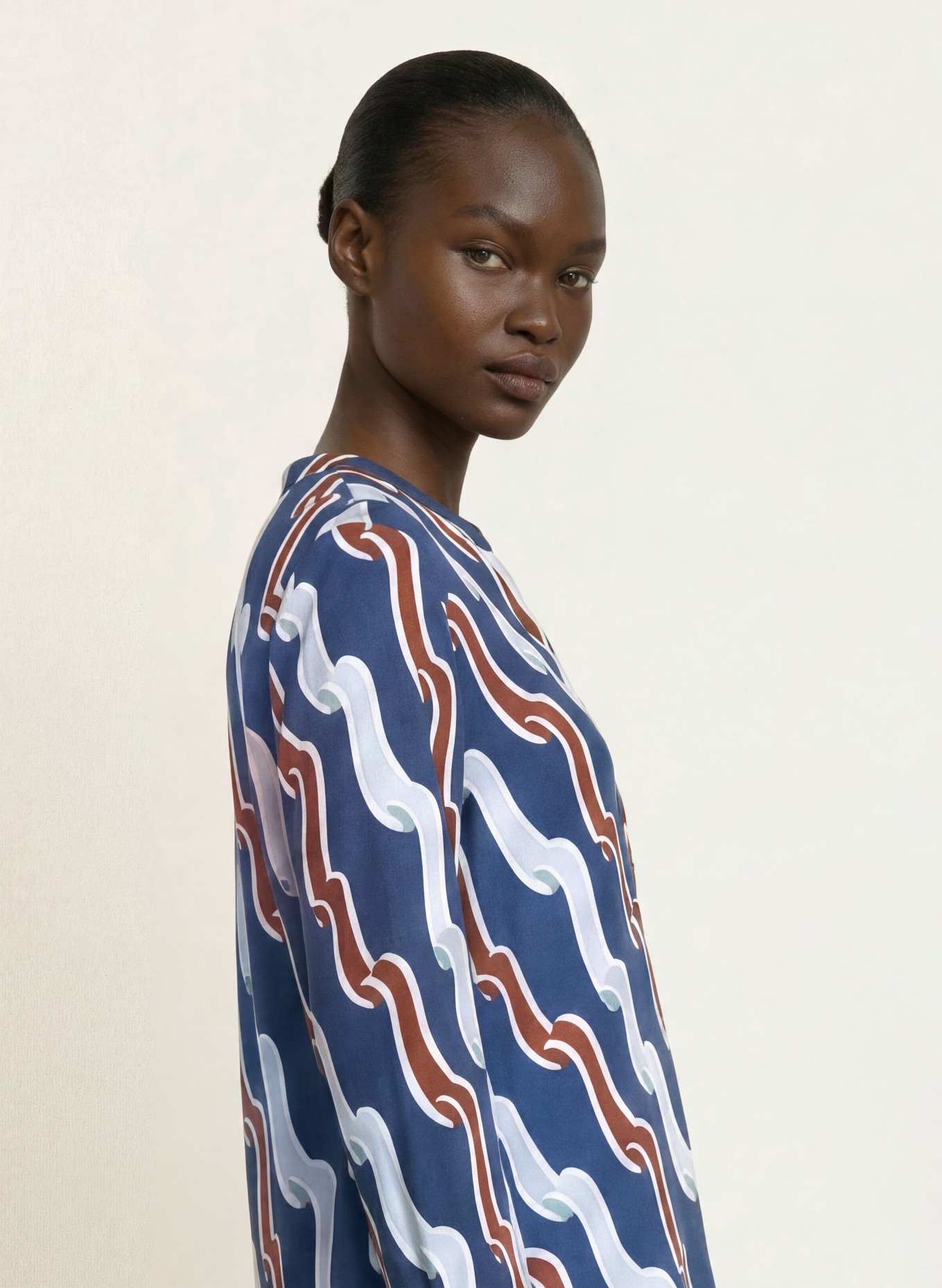 HERZENS Shirt blouse with silk: BLUE / DARK BROWN / GRAY