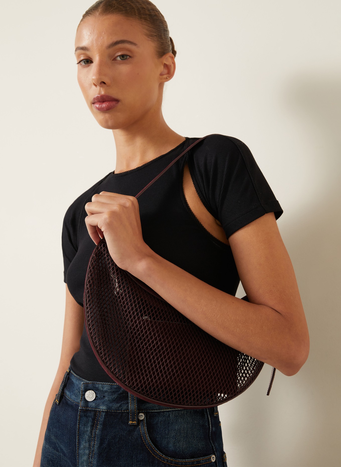ALAÏA Schultertasche DEMI LUNE: DUNKELROT / SILBER