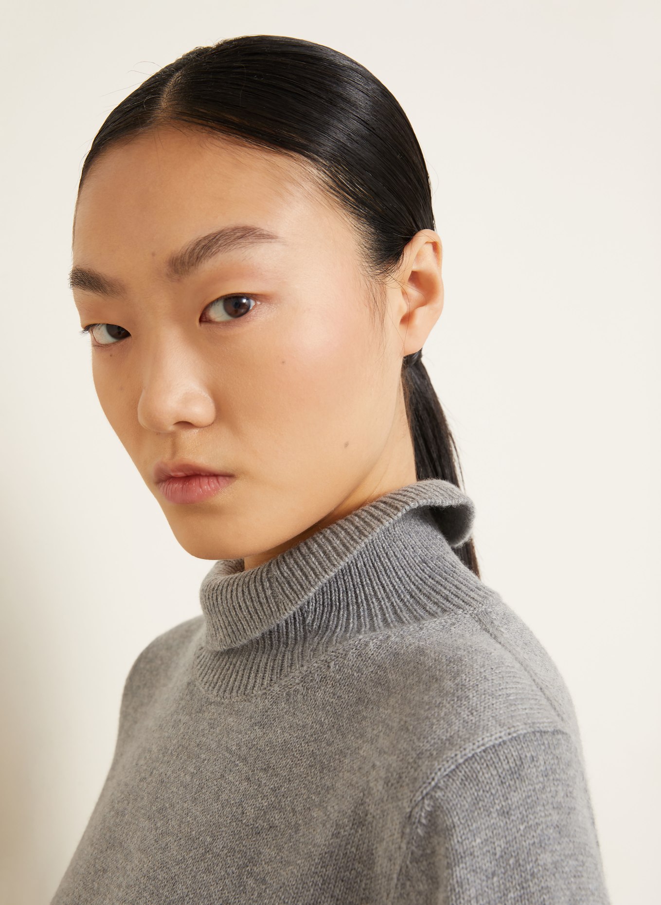 ALAÏA Stickad tröja med kashmir: GRÅ