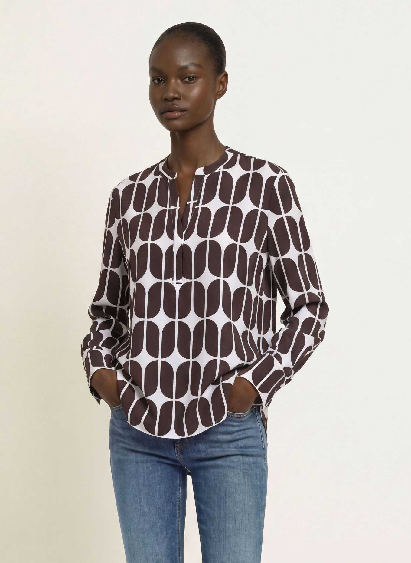 HERZENS Blusenshirt mit Seide: ECRU / DUNKELBRAUN