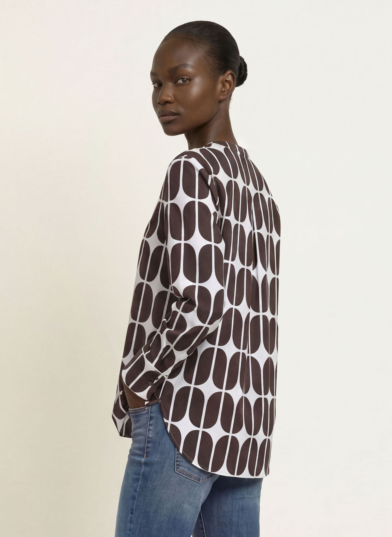 HERZENS Blusenshirt mit Seide: ECRU / DUNKELBRAUN