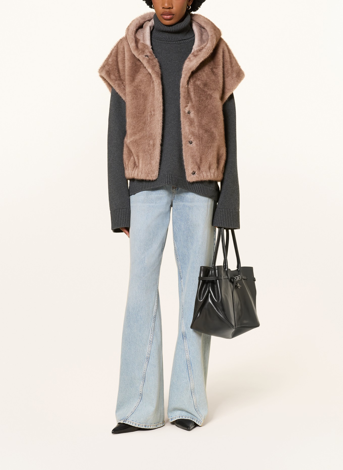 STUDIO AR Omkeerbare bodywarmer van imitatiebont OLENA: TAUPE