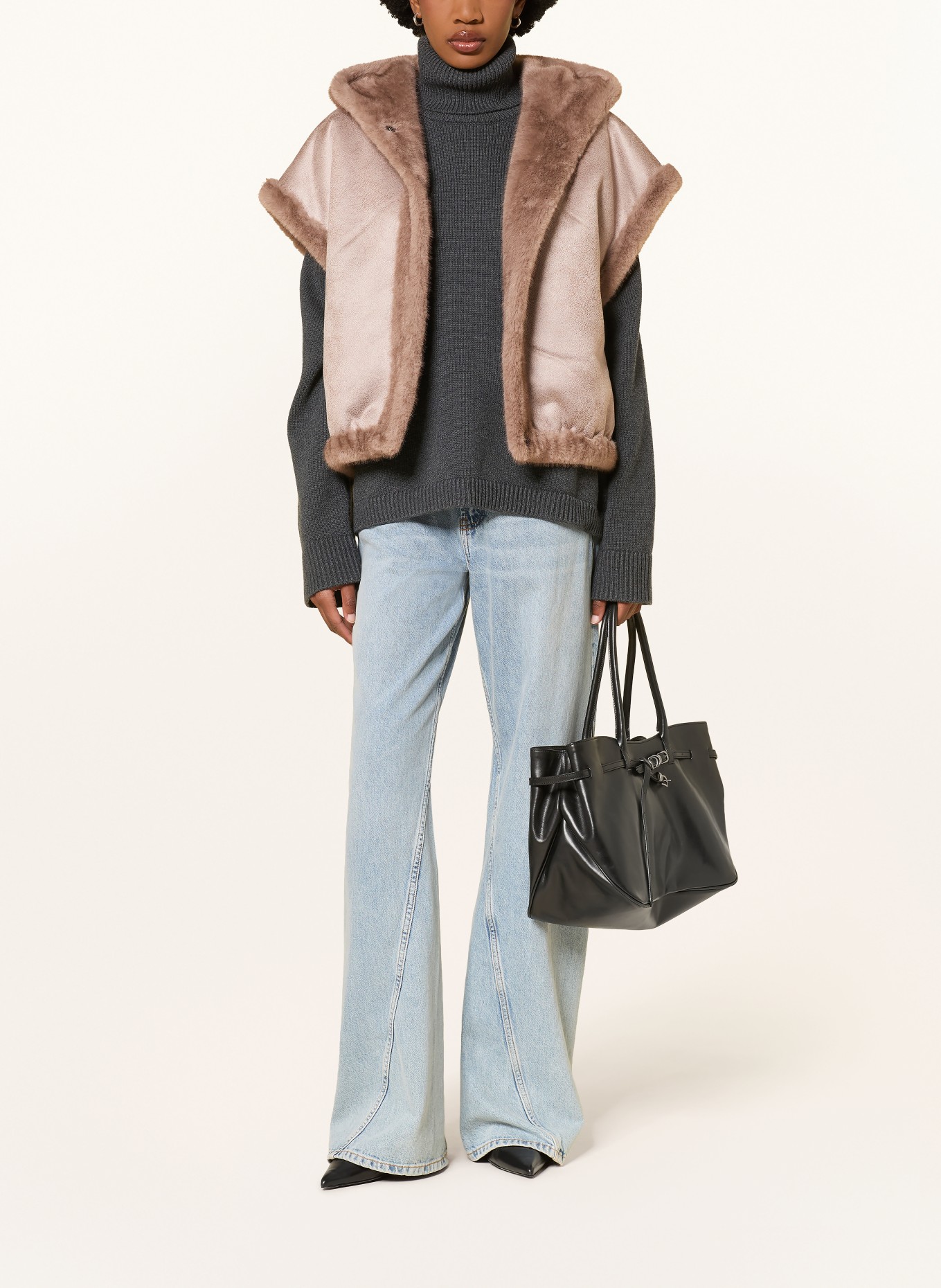 STUDIO AR Omkeerbare bodywarmer van imitatiebont OLENA: TAUPE