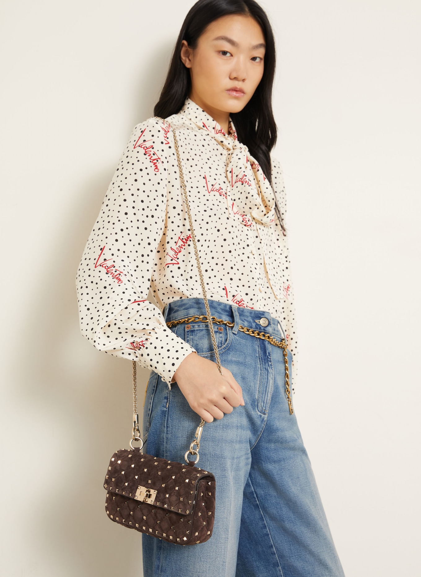 VALENTINO GARAVANI Umhängetasche ROCKSTUD SPIKE mit Nieten: DUNKELBRAUN / GOLD