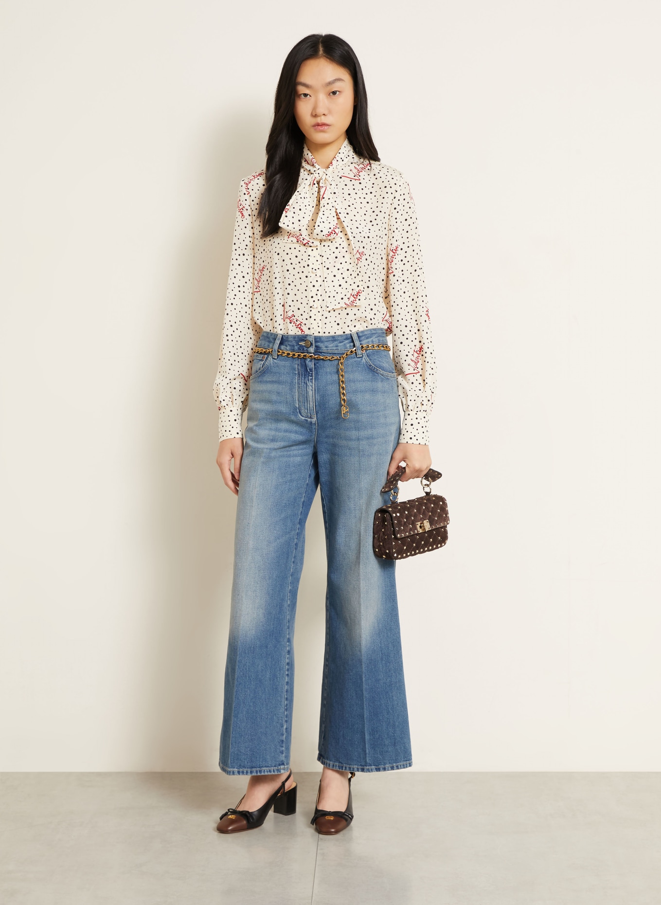 VALENTINO GARAVANI Umhängetasche ROCKSTUD SPIKE mit Nieten: DUNKELBRAUN / GOLD