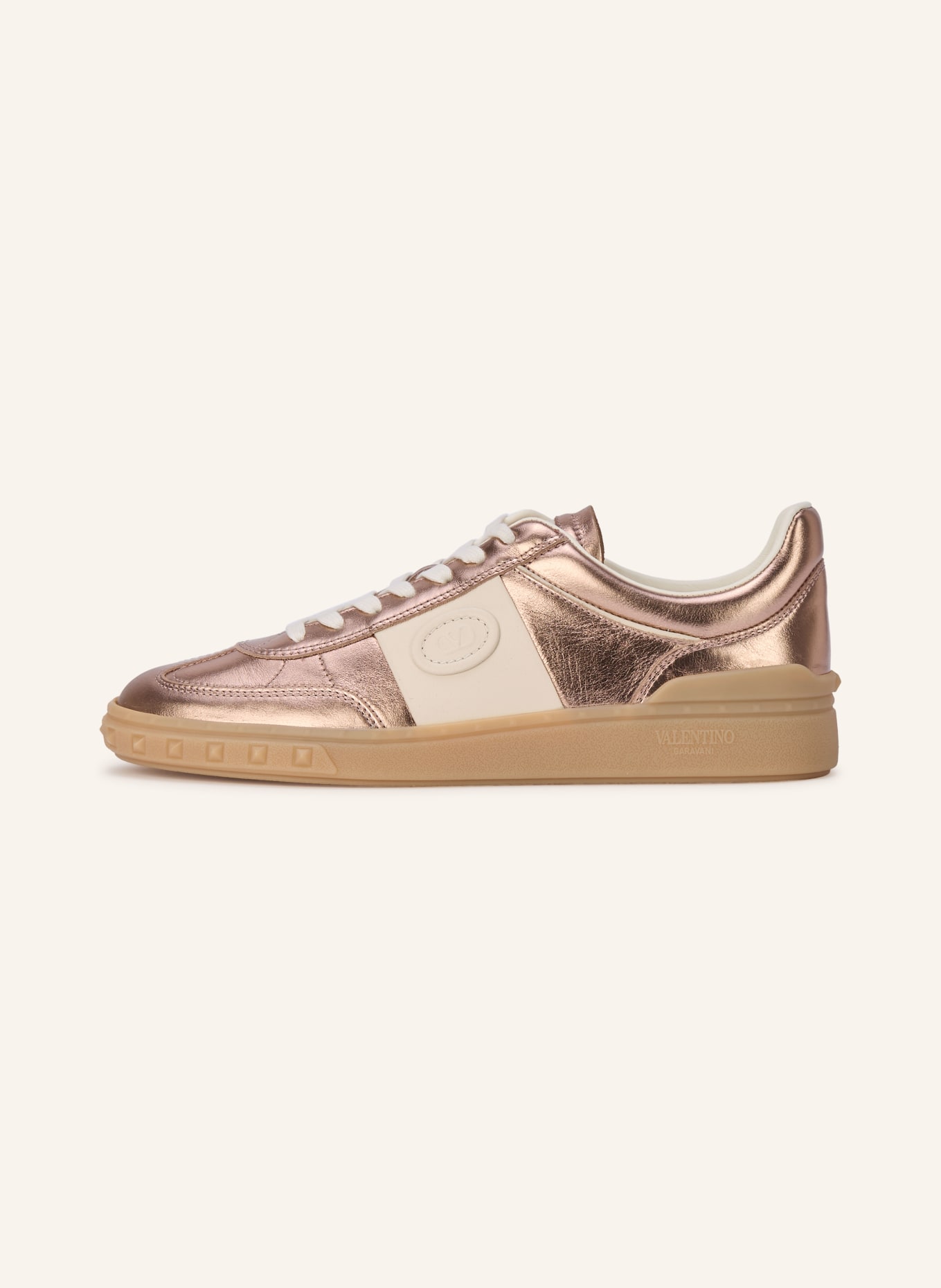VALENTINO GARAVANI Sneaker ROCKSTUD UNTITLED mit Nieten: ROSÉGOLD / ECRU