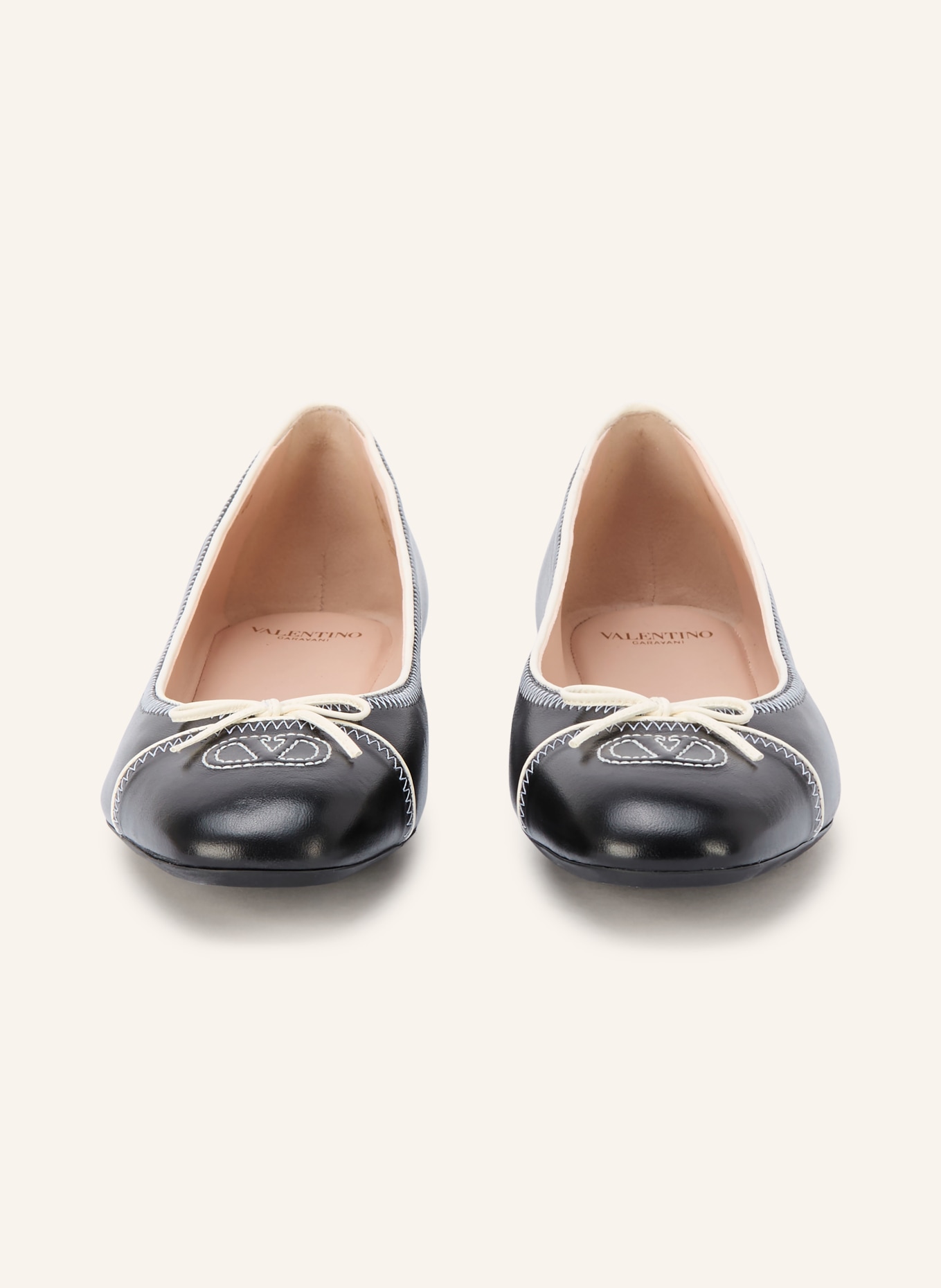 VALENTINO GARAVANI VLOGO SIGNATURE Ballerinas: BLACK / CREAM