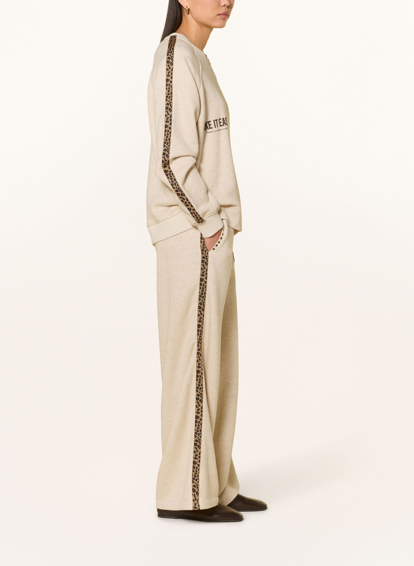 Grace Sweatpant met studs en galonstrepen: CRÈME / GOUD / BRUIN