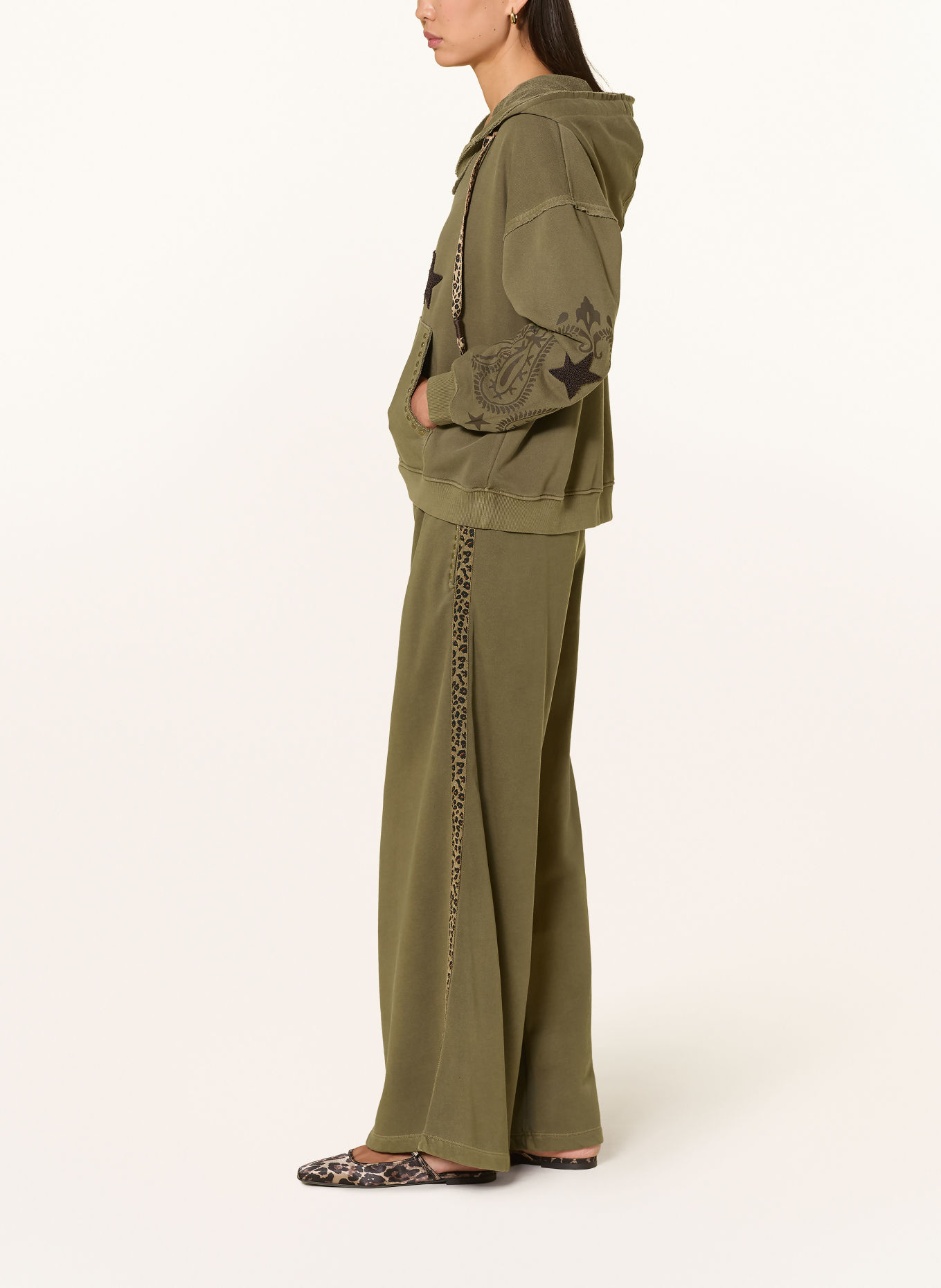 Grace Sweatpant met studs en galonstrepen: OLIJF / GOUD / BRUIN