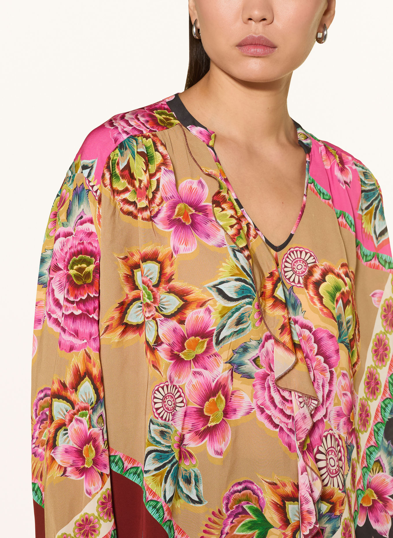 Grace Blusenshirt FLOWERS mit Volants: BEIGE / PINK / DUNKELBLAU