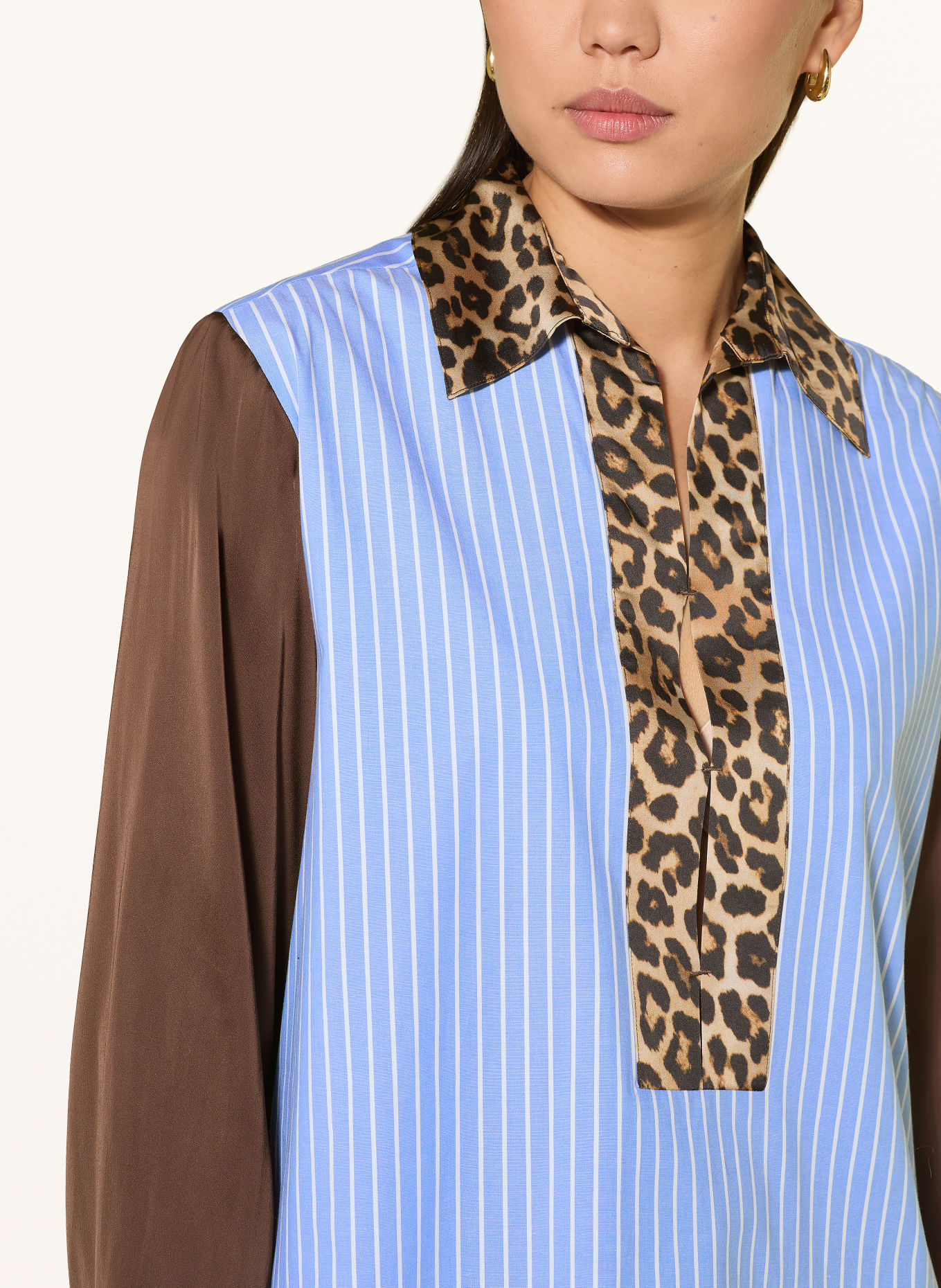 Grace Blouseshirt van gemengde stoffen: LICHTBLAUW / MARRON FONCÉ / WIT