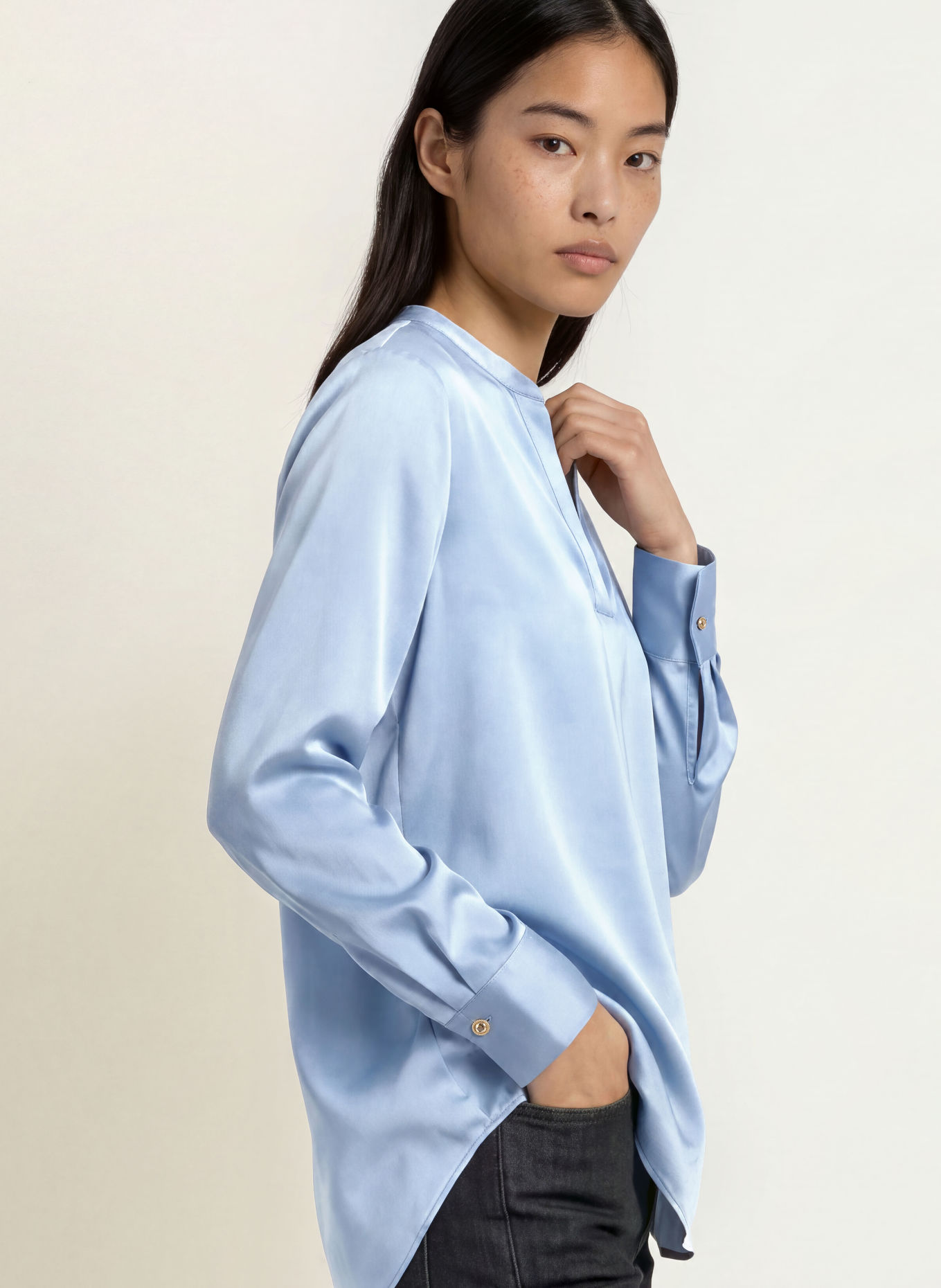 s.Oliver BLACK LABEL Blusenshirt aus Satin: HELLBLAU